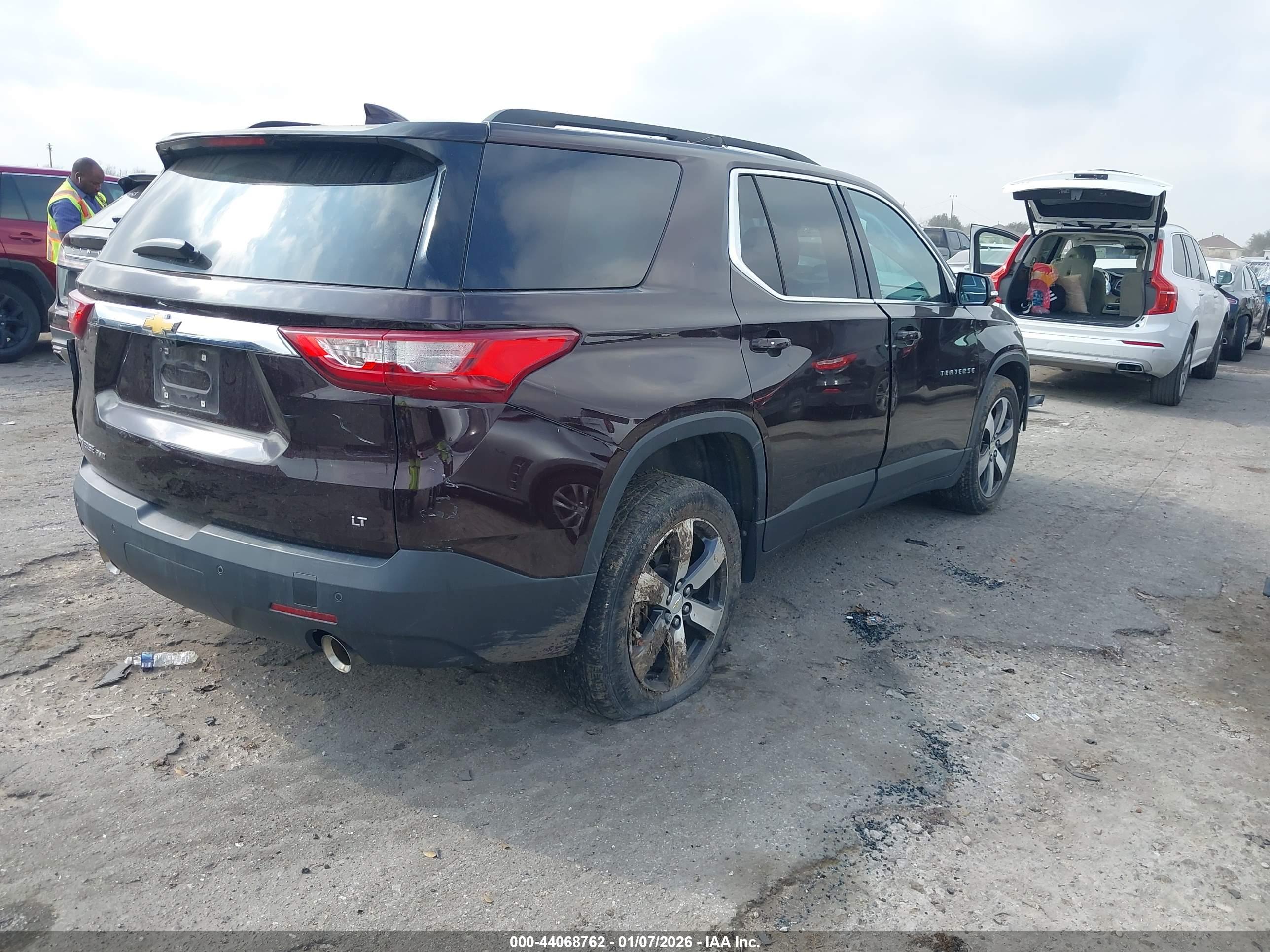 CHEVROLET TRAVERSE image 4