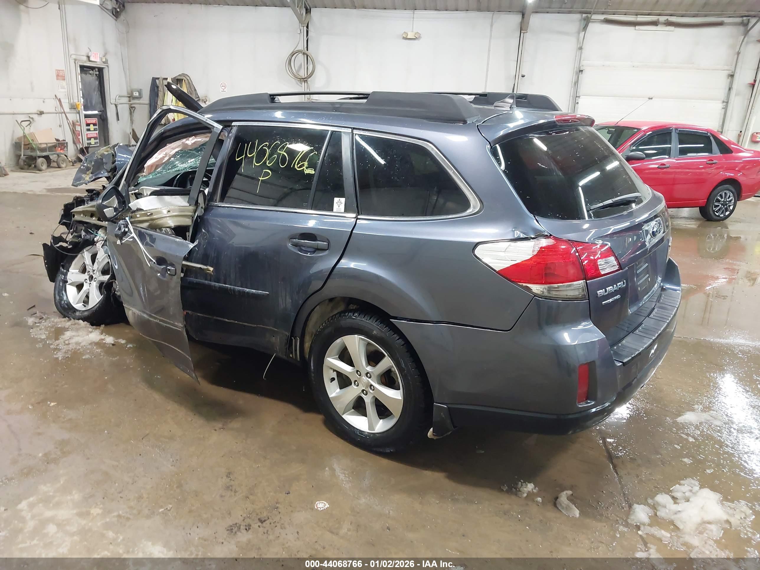 SUBARU OUTBACK image 3