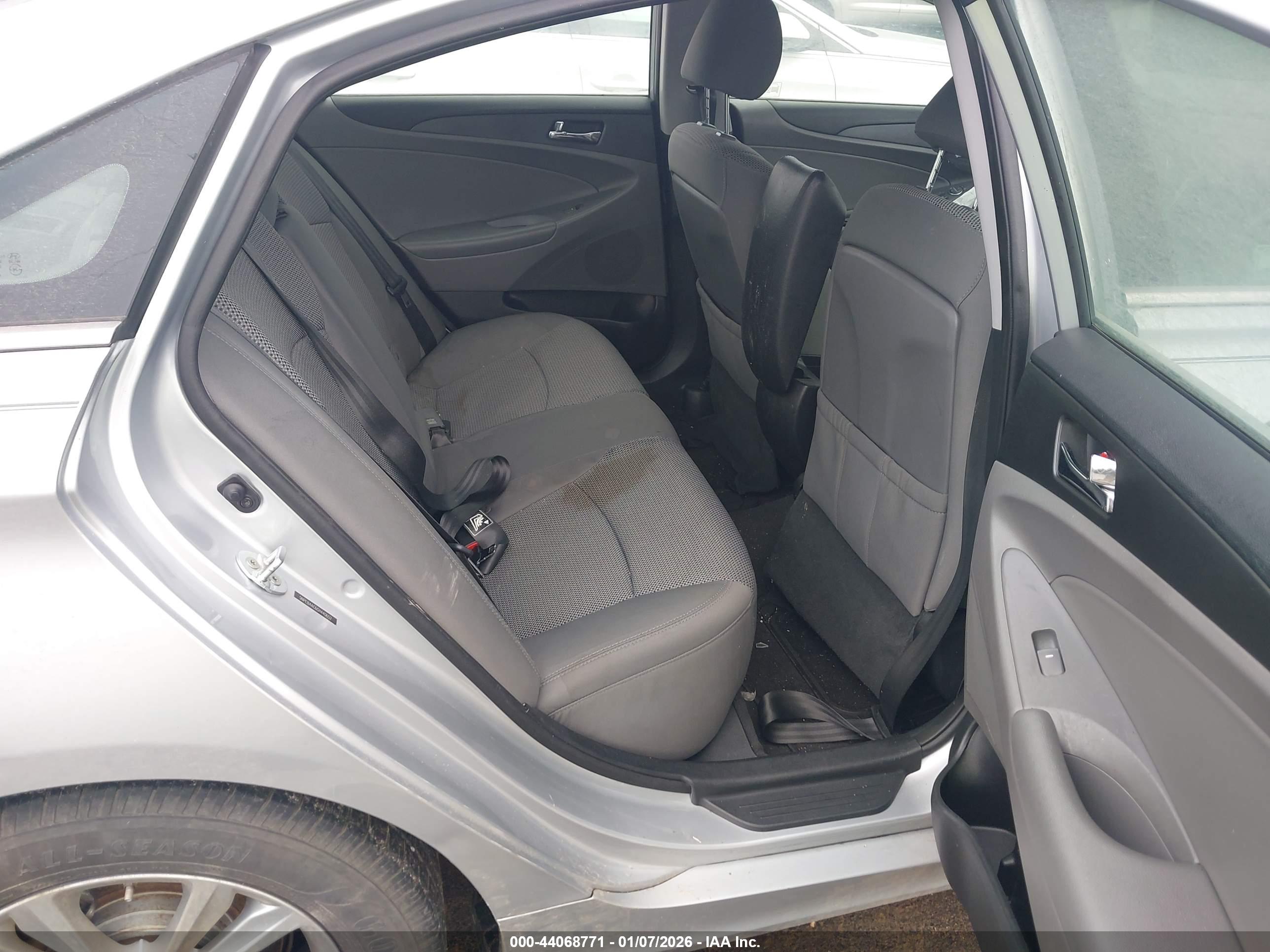 HYUNDAI SONATA image 8