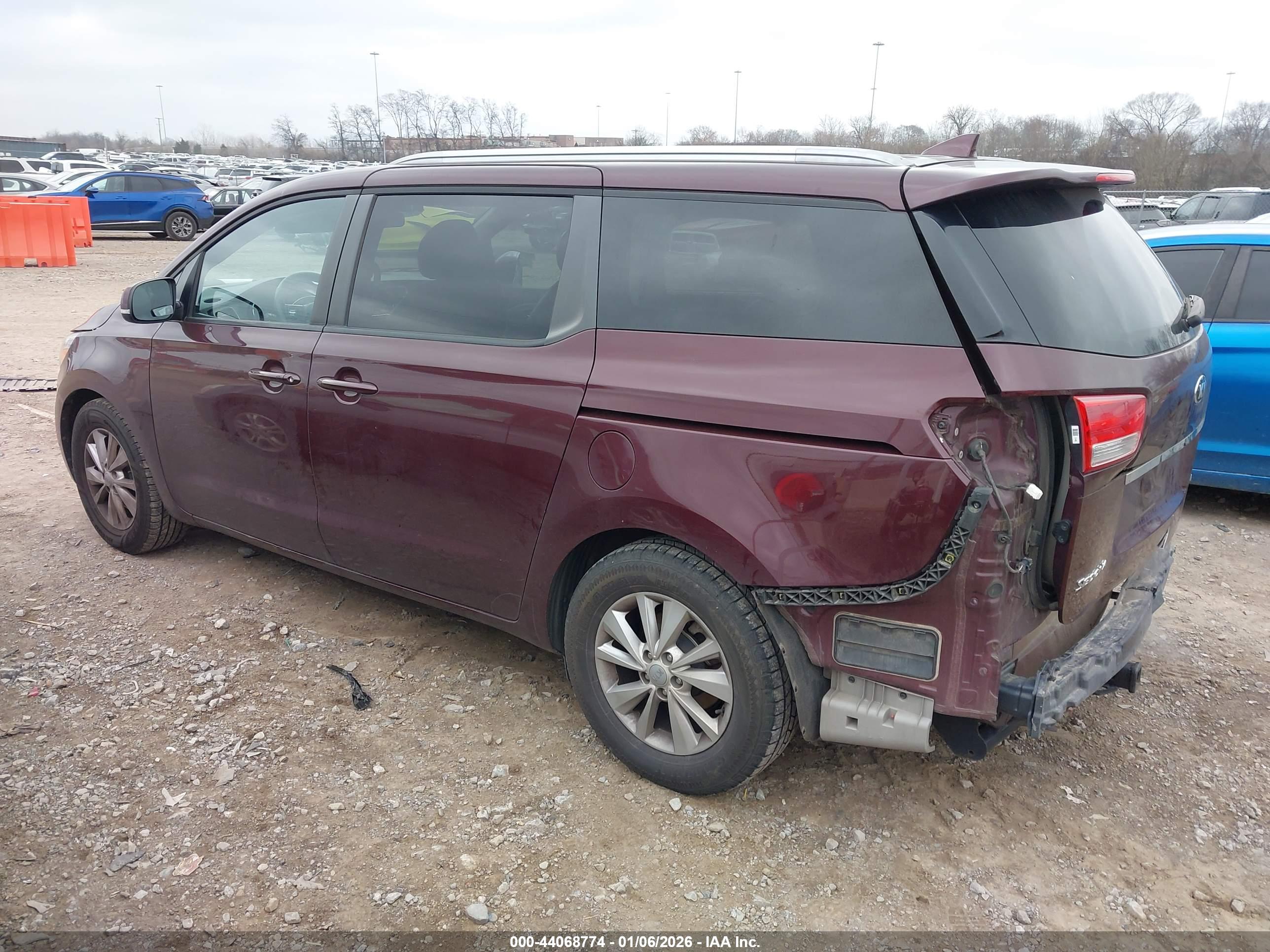 KIA SEDONA image 3