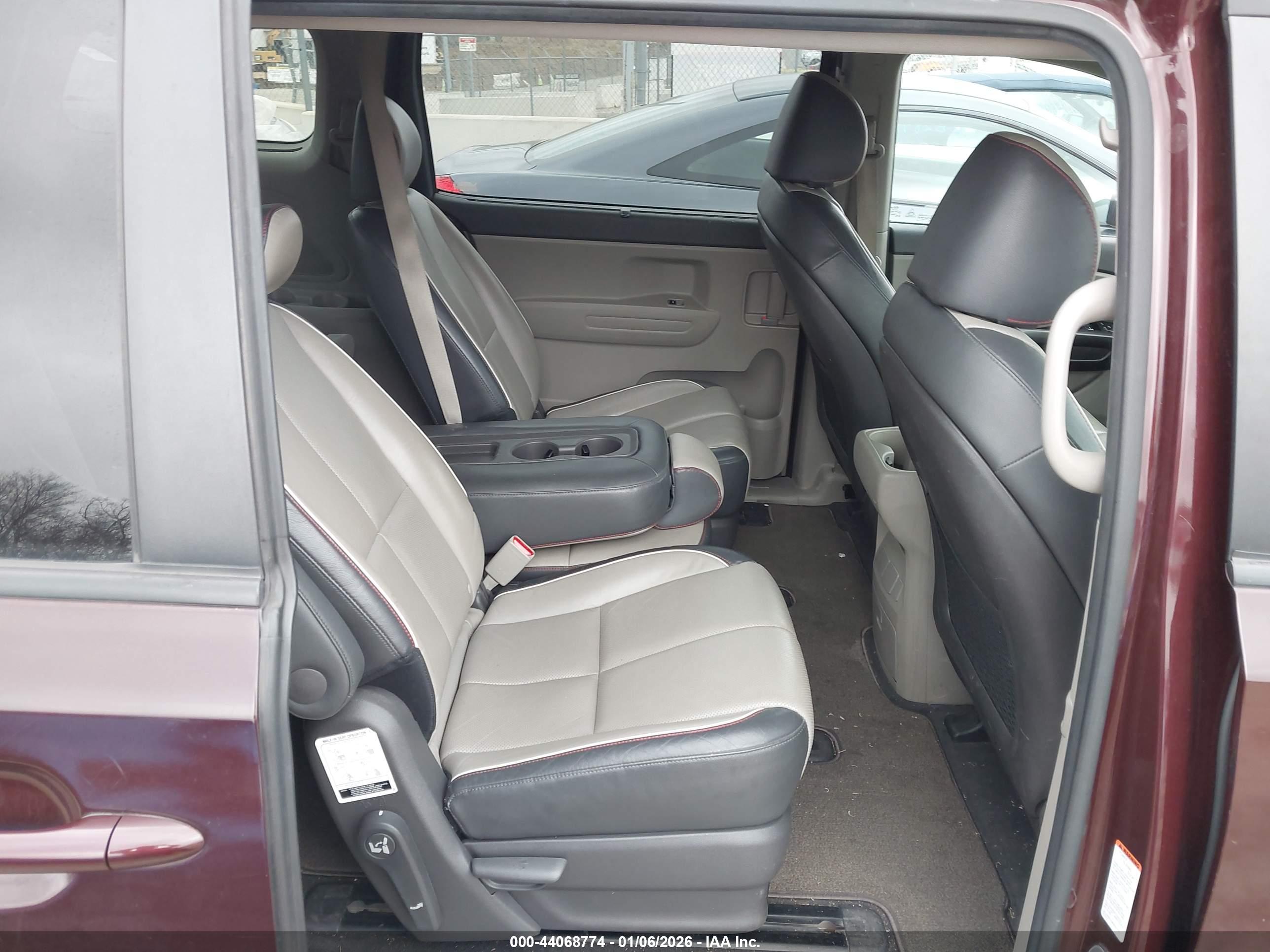 KIA SEDONA image 8