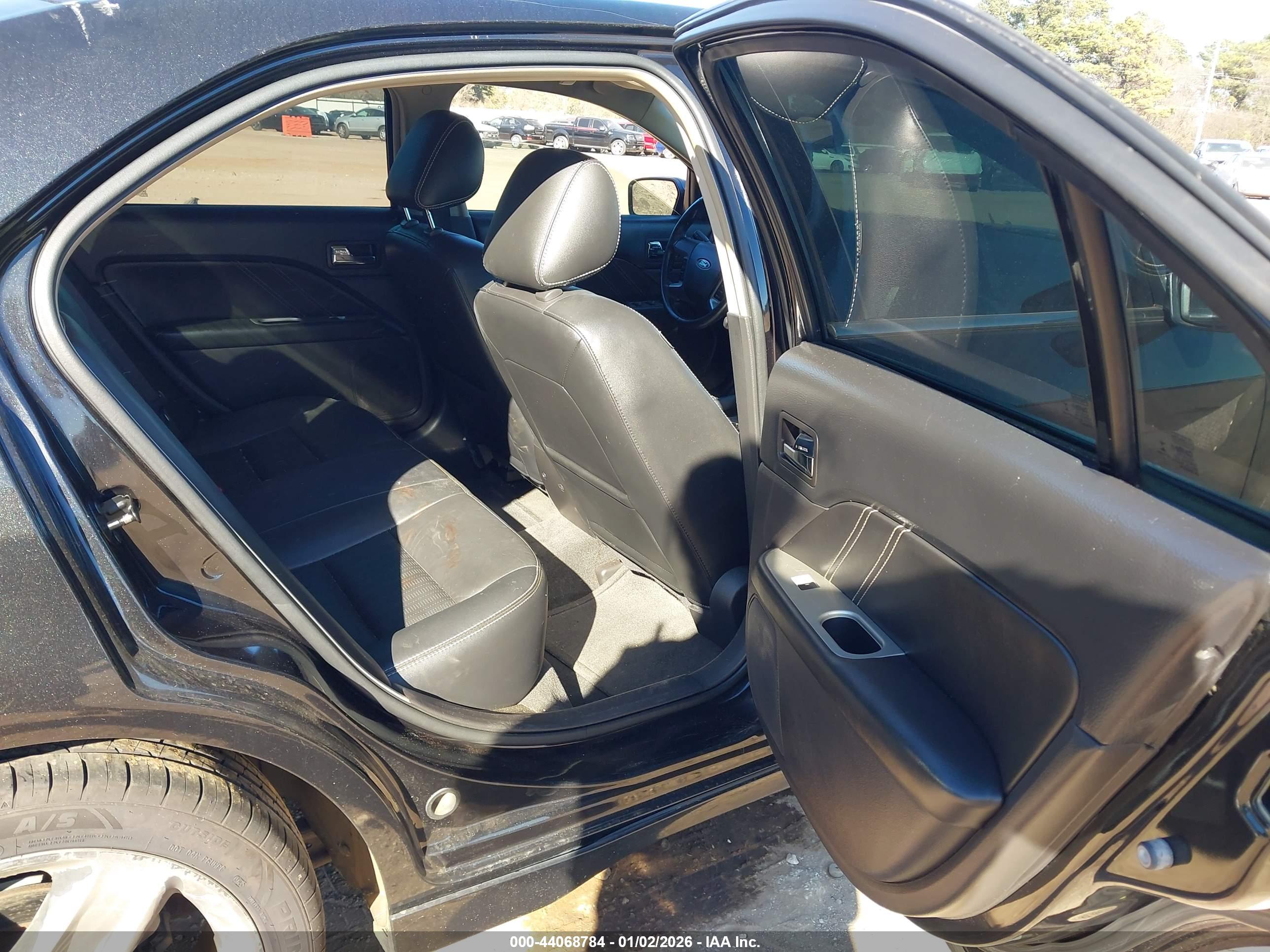 FORD FUSION image 8