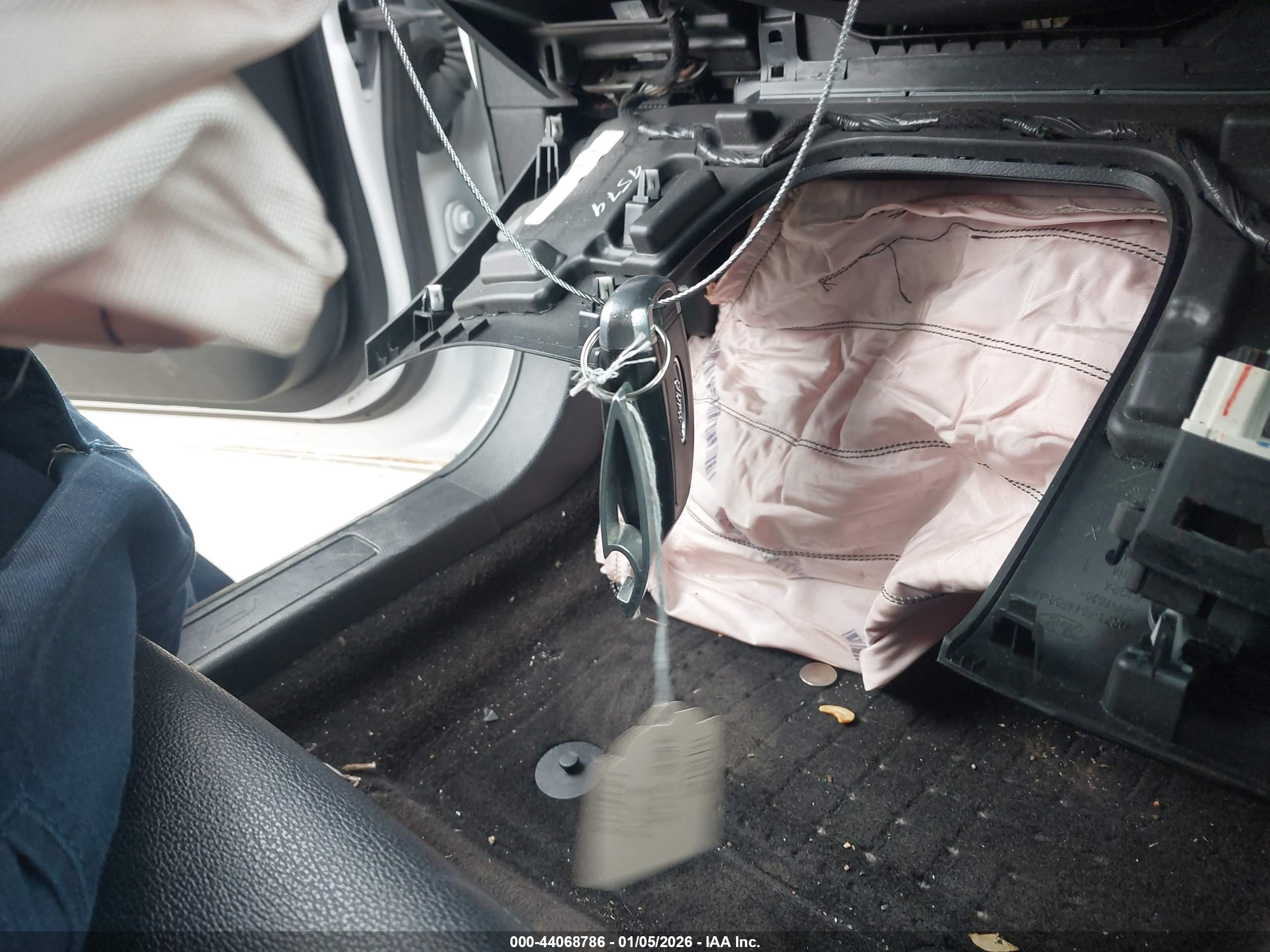 FORD FUSION image 11