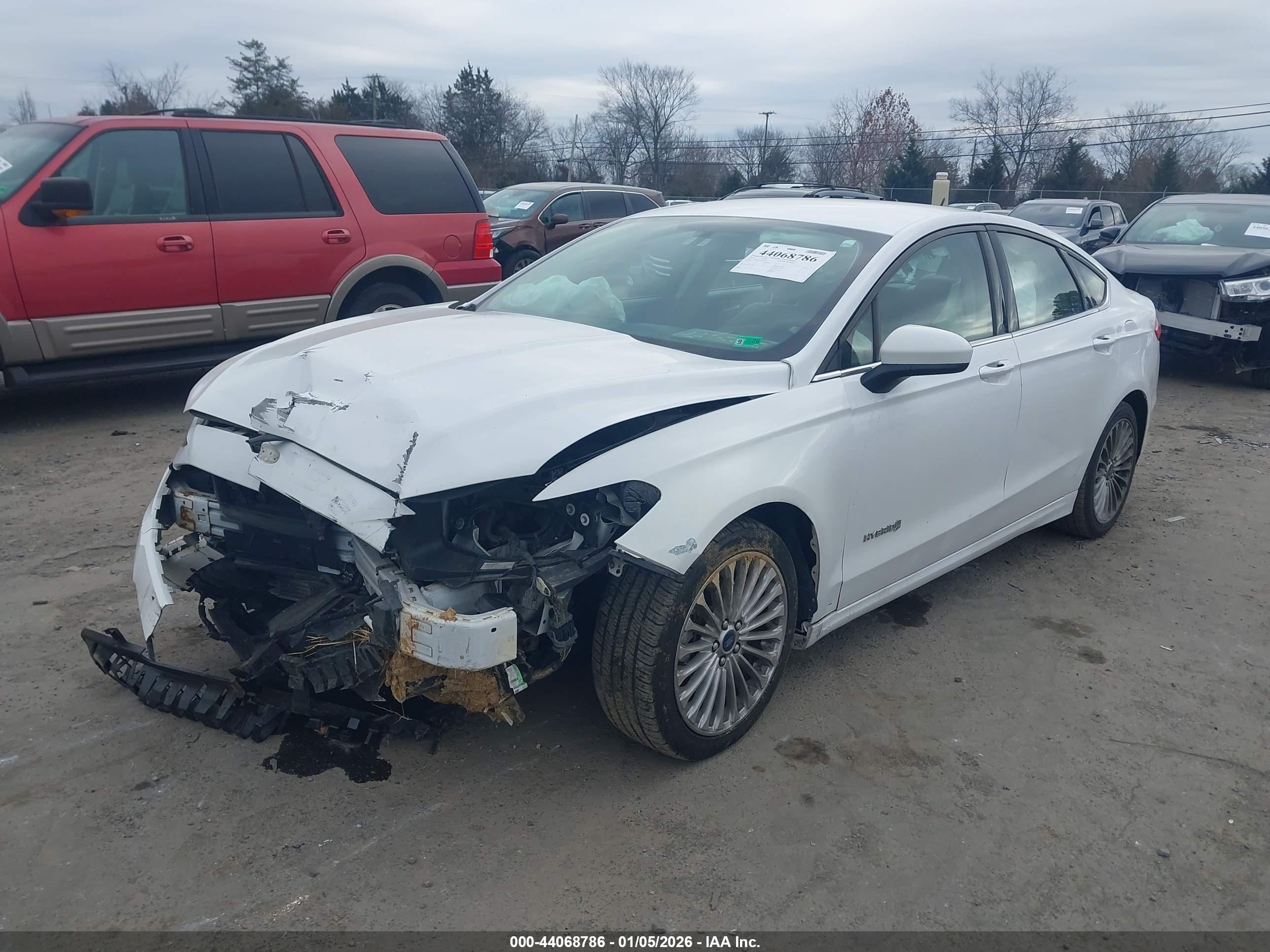 FORD FUSION image 2