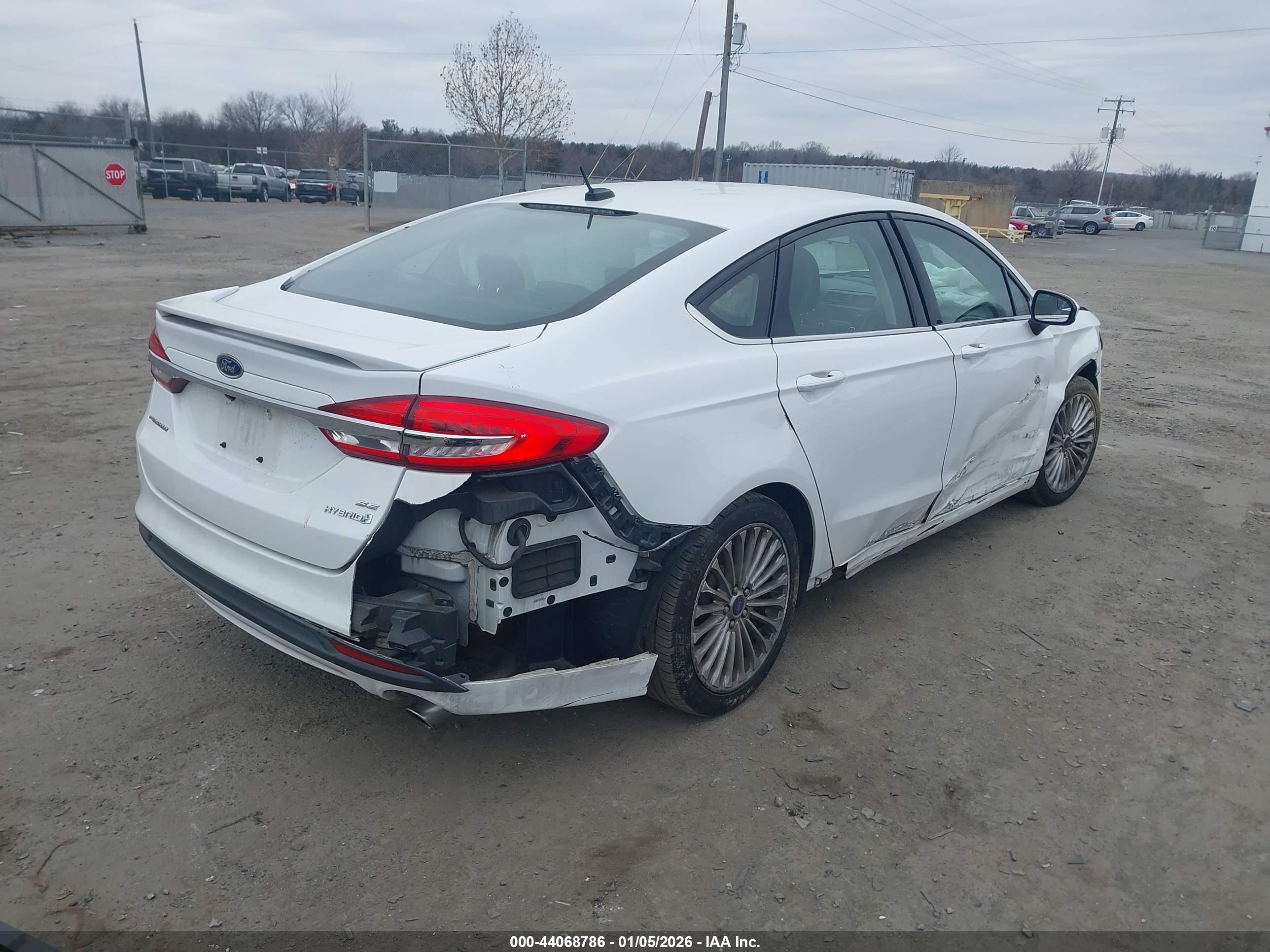 FORD FUSION image 4