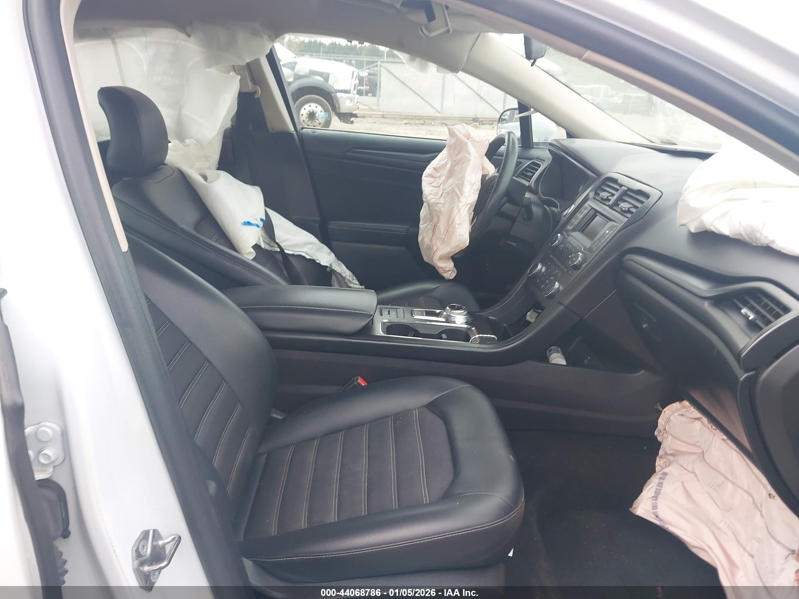 FORD FUSION image 5