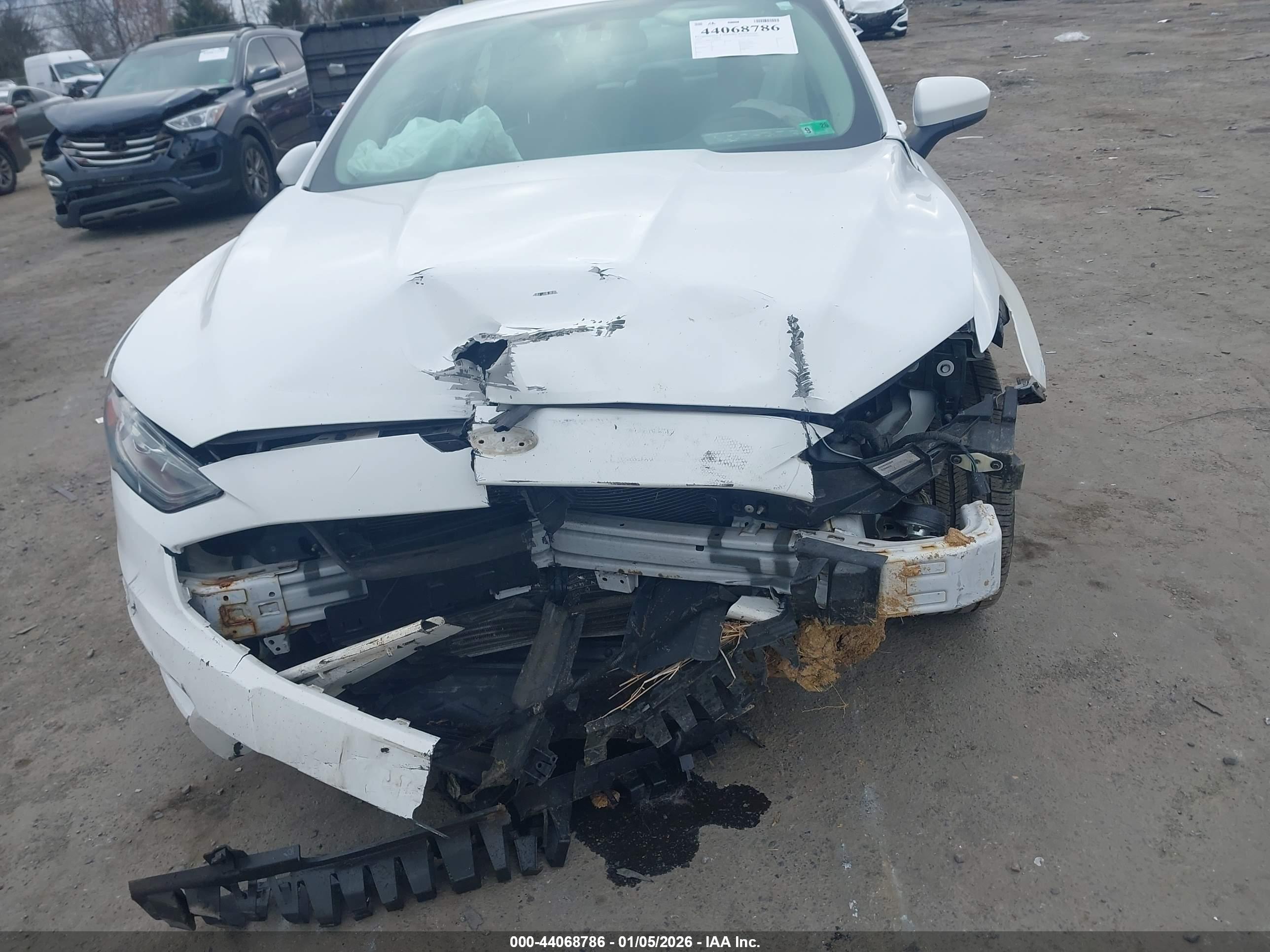 FORD FUSION image 6
