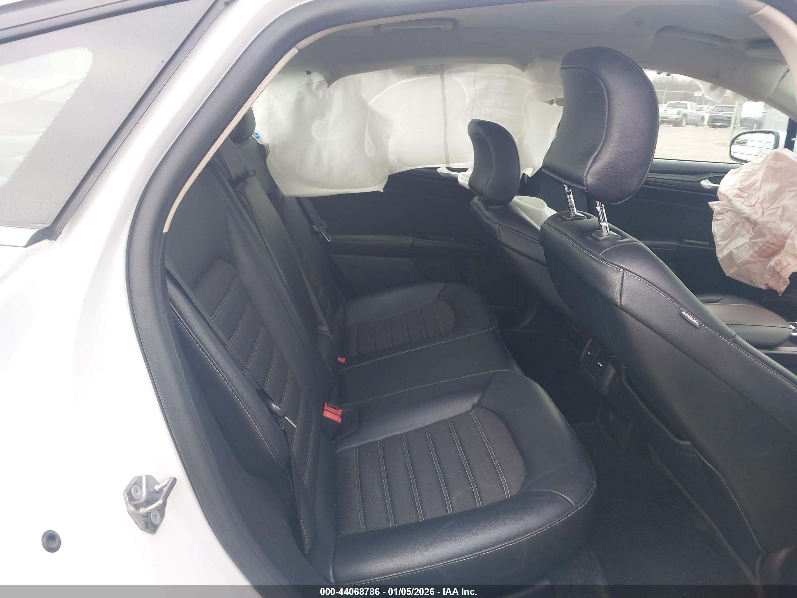 FORD FUSION image 8