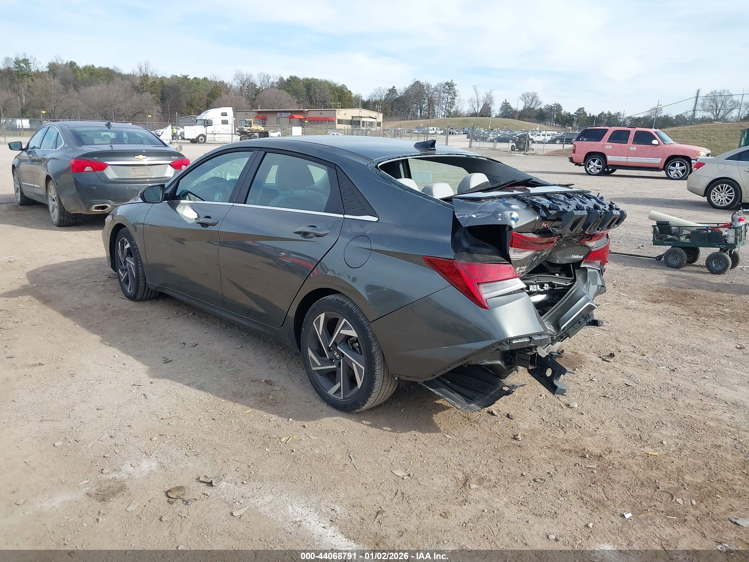 HYUNDAI ELANTRA image 3