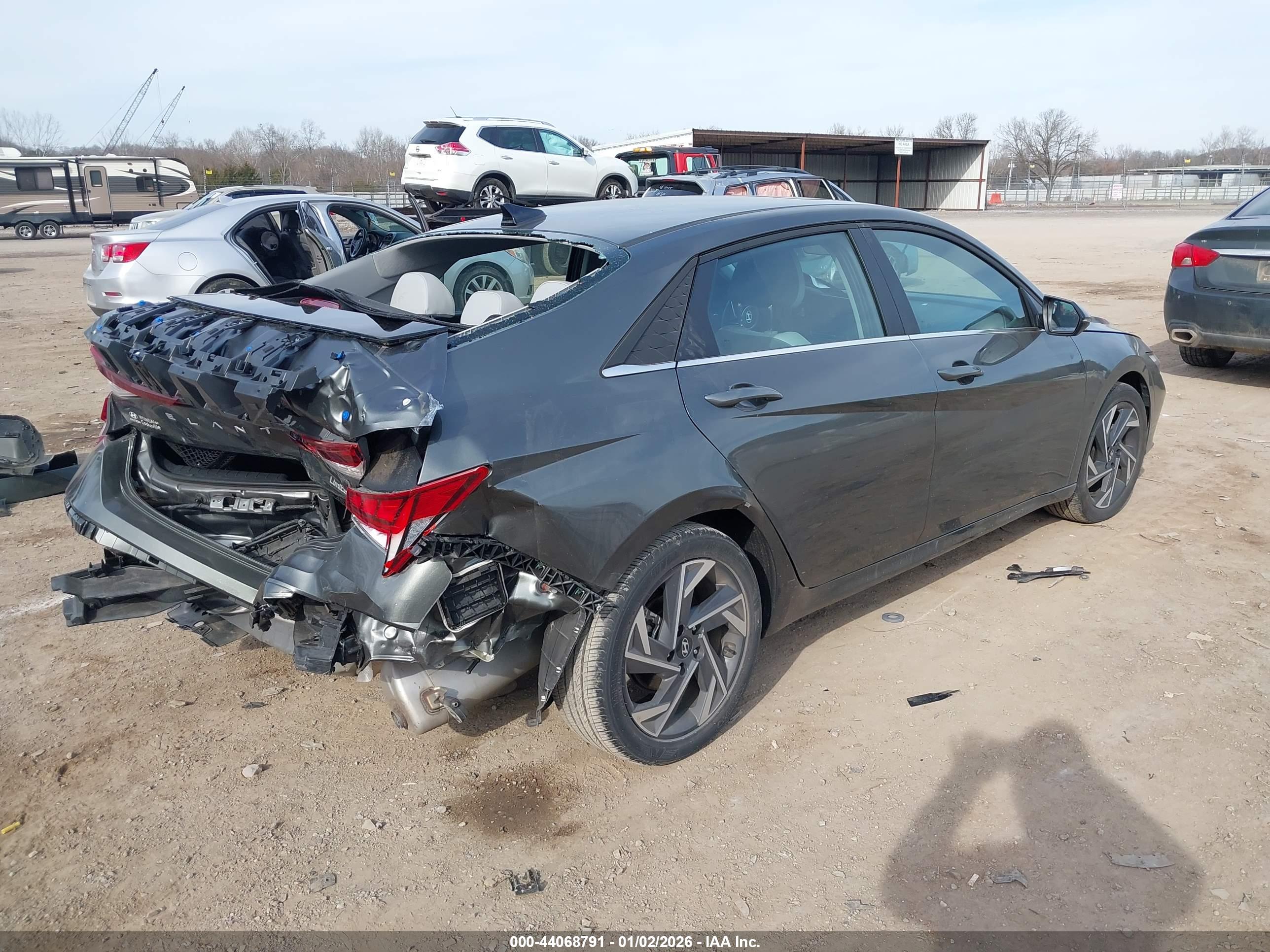 HYUNDAI ELANTRA image 4