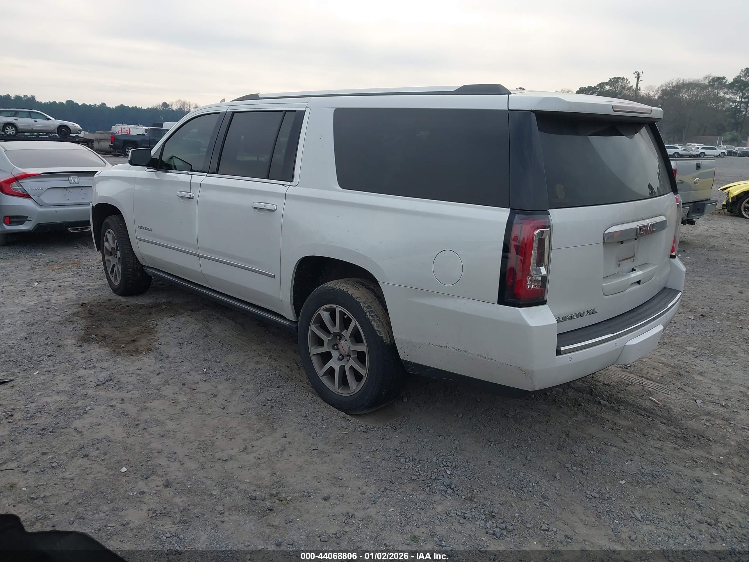 GMC YUKON image 3