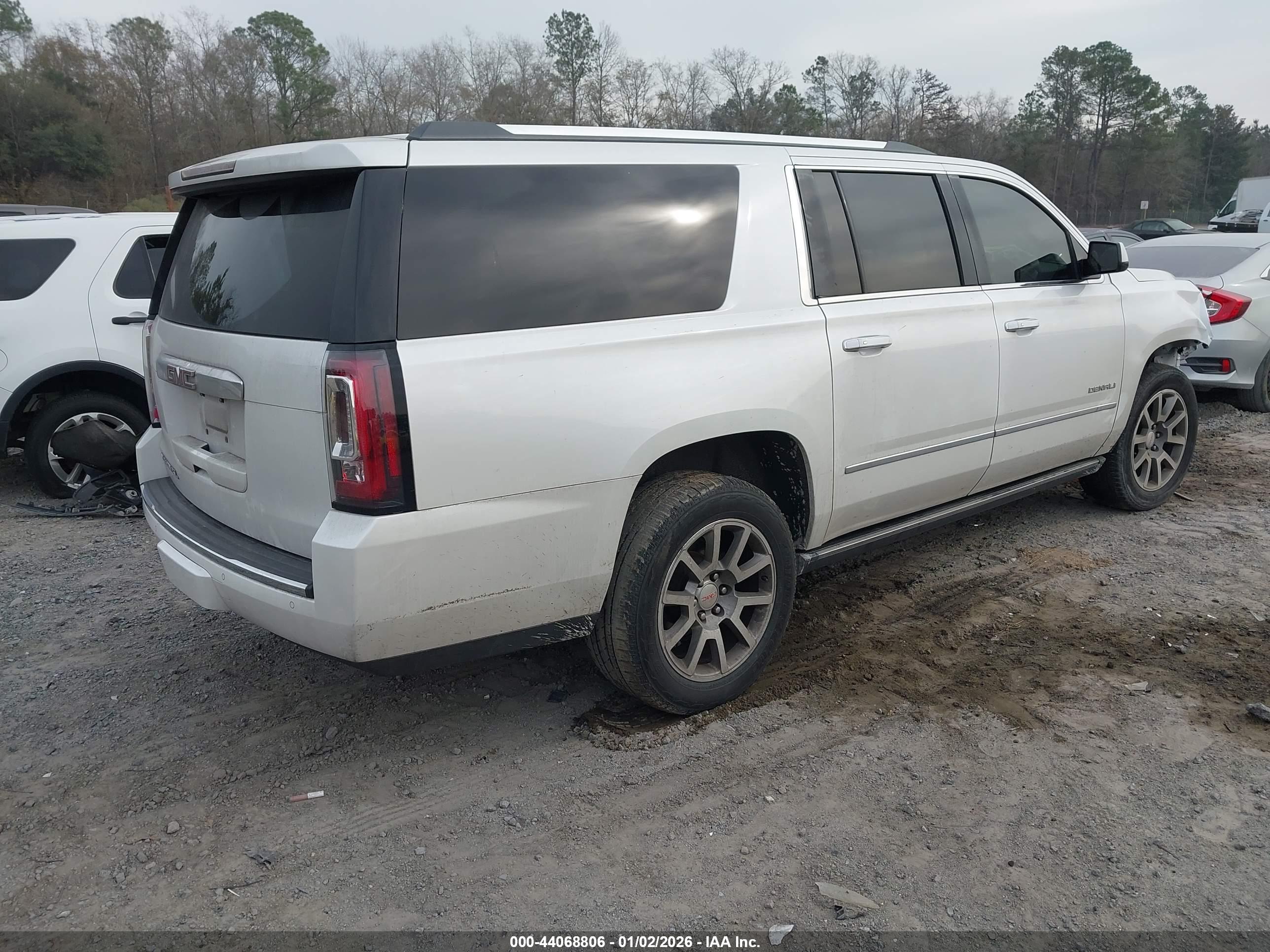 GMC YUKON image 4