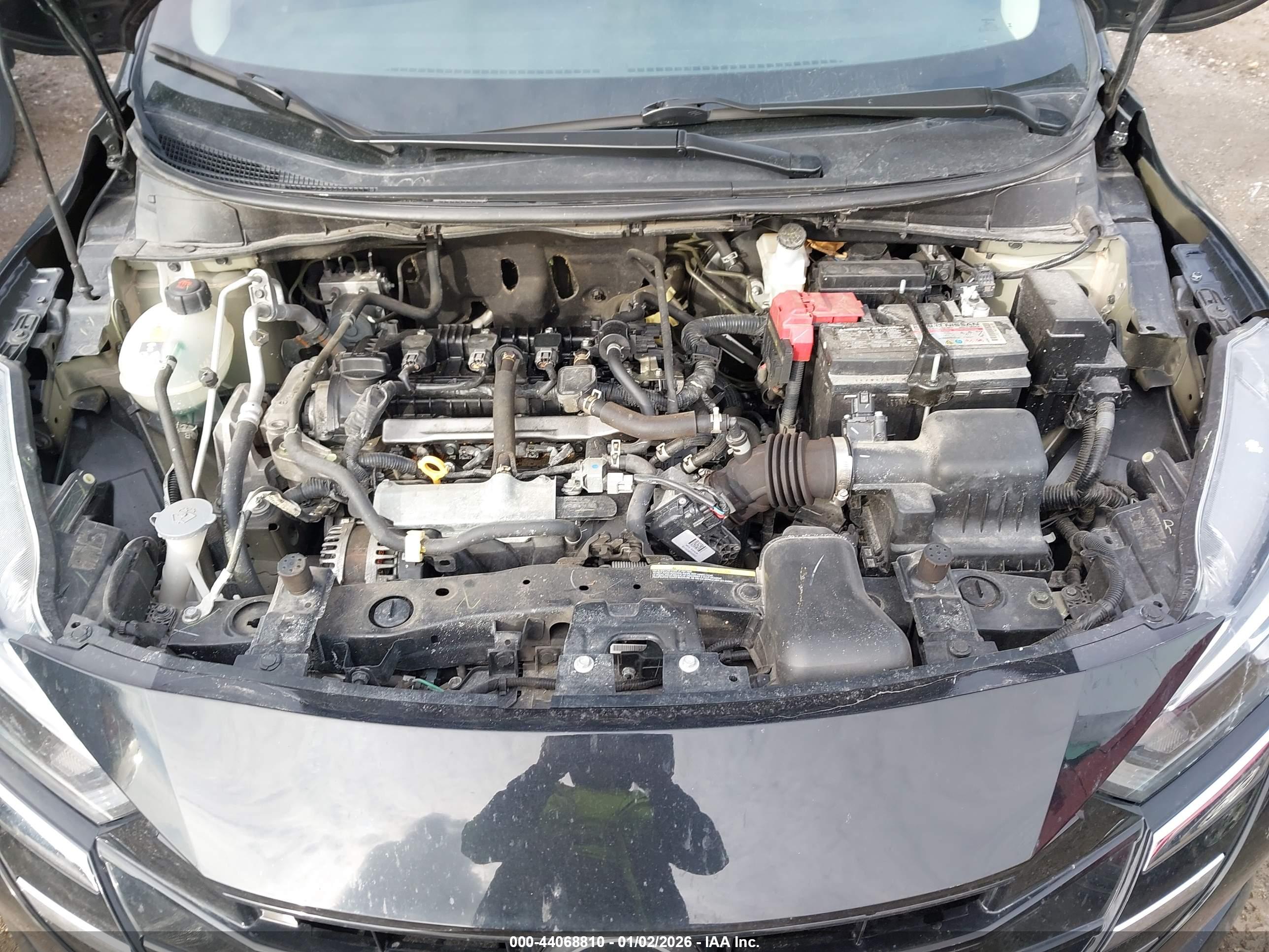 NISSAN VERSA image 10