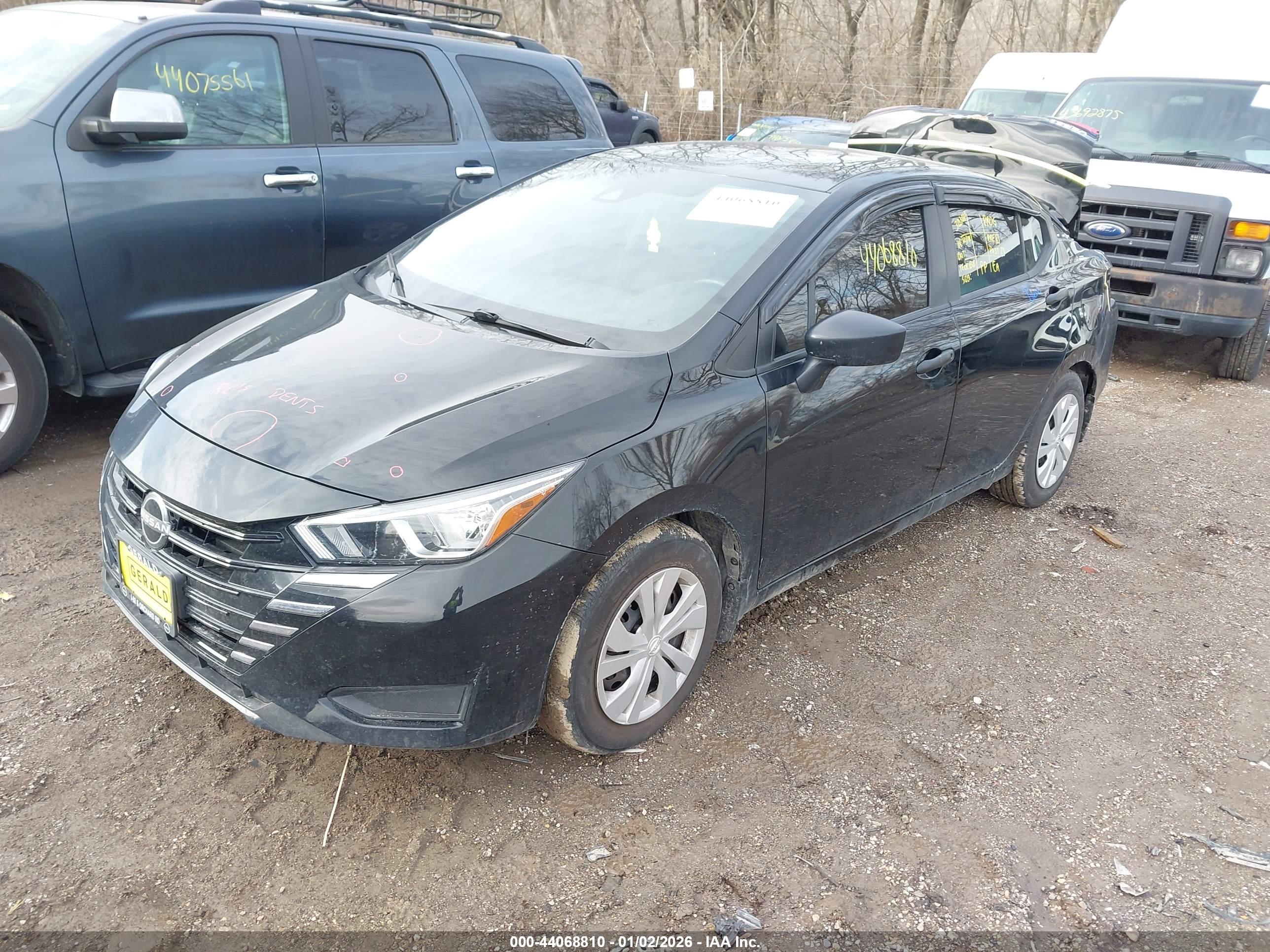 NISSAN VERSA image 2