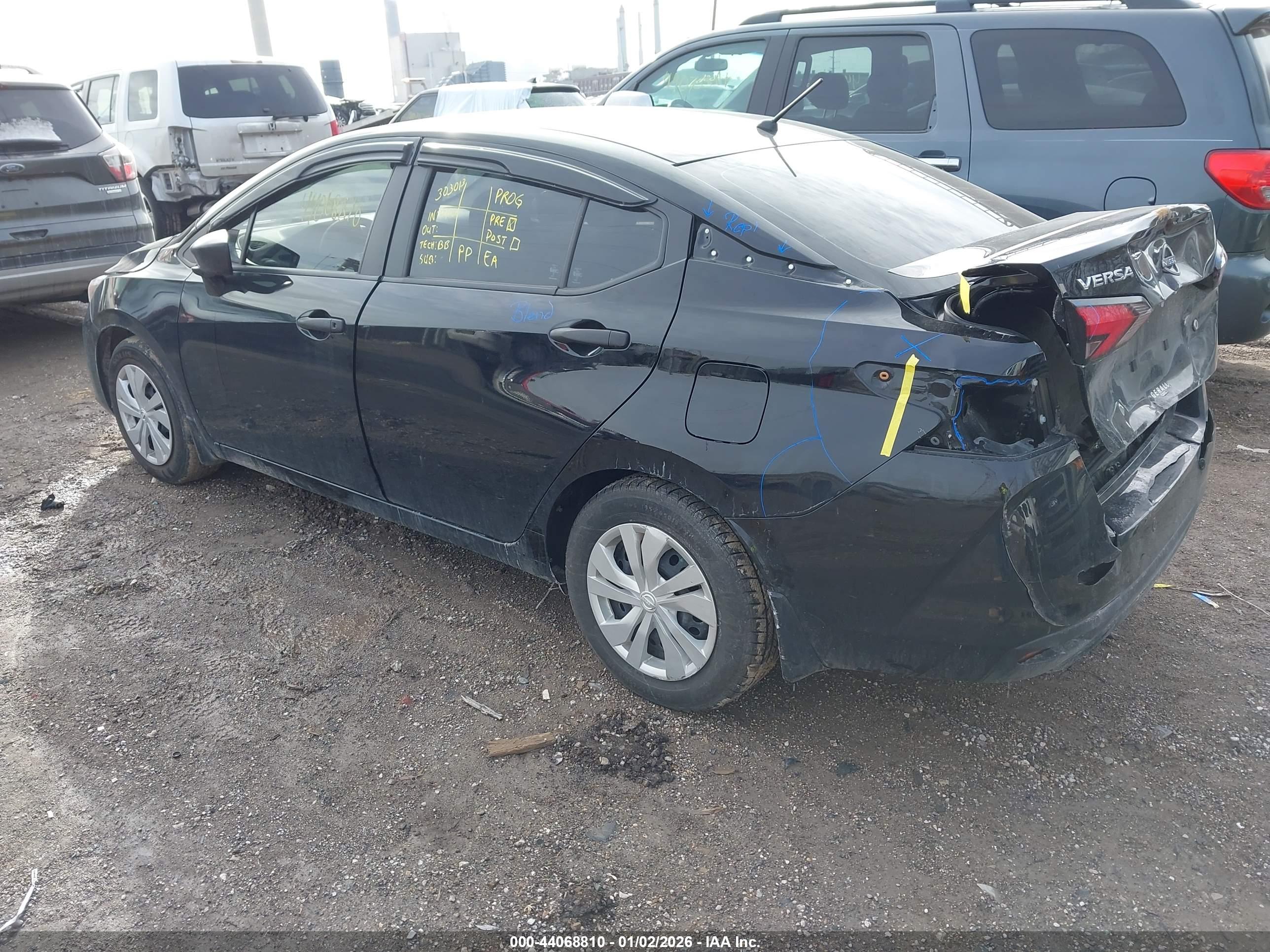 NISSAN VERSA image 3