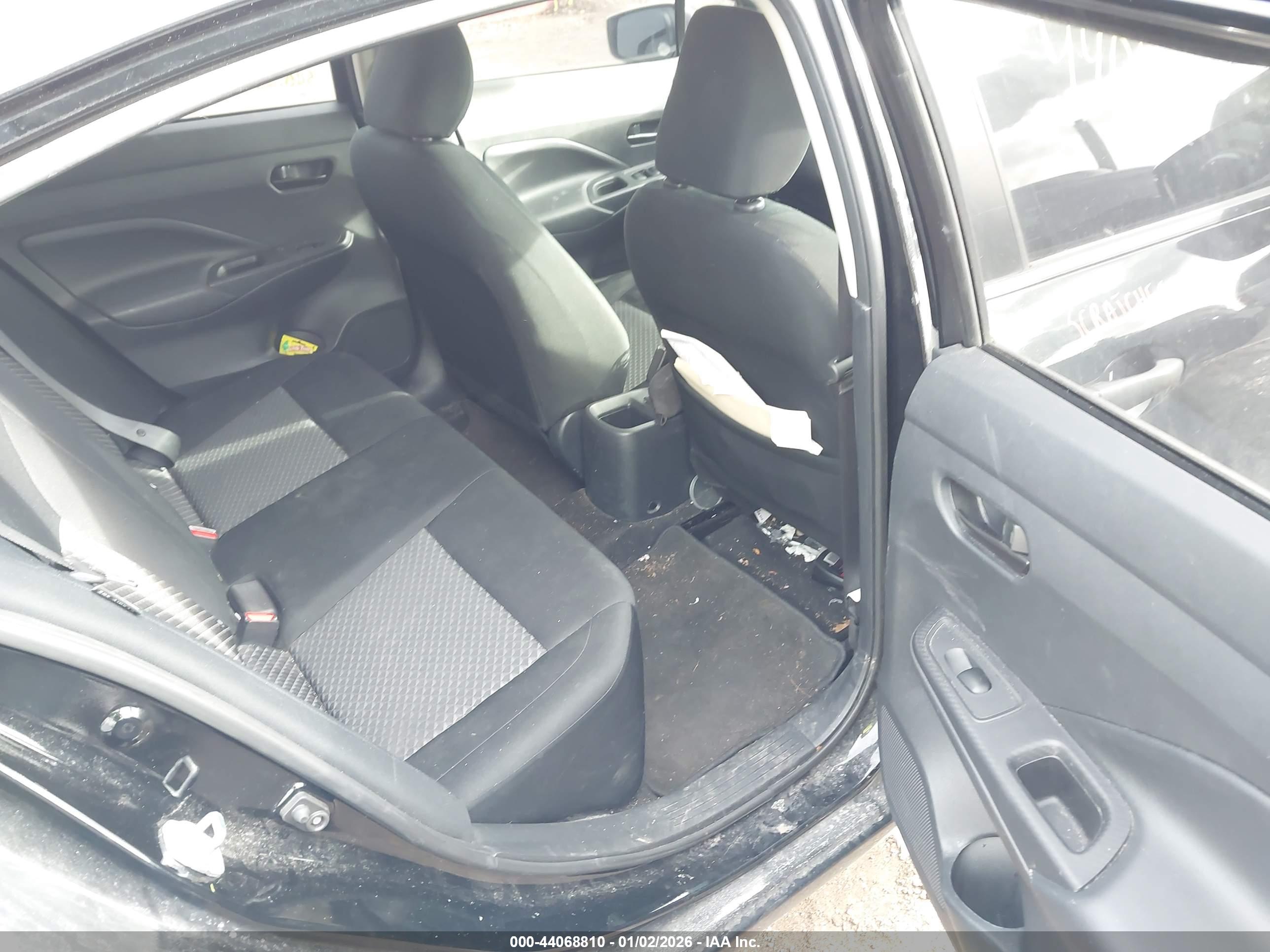 NISSAN VERSA image 8