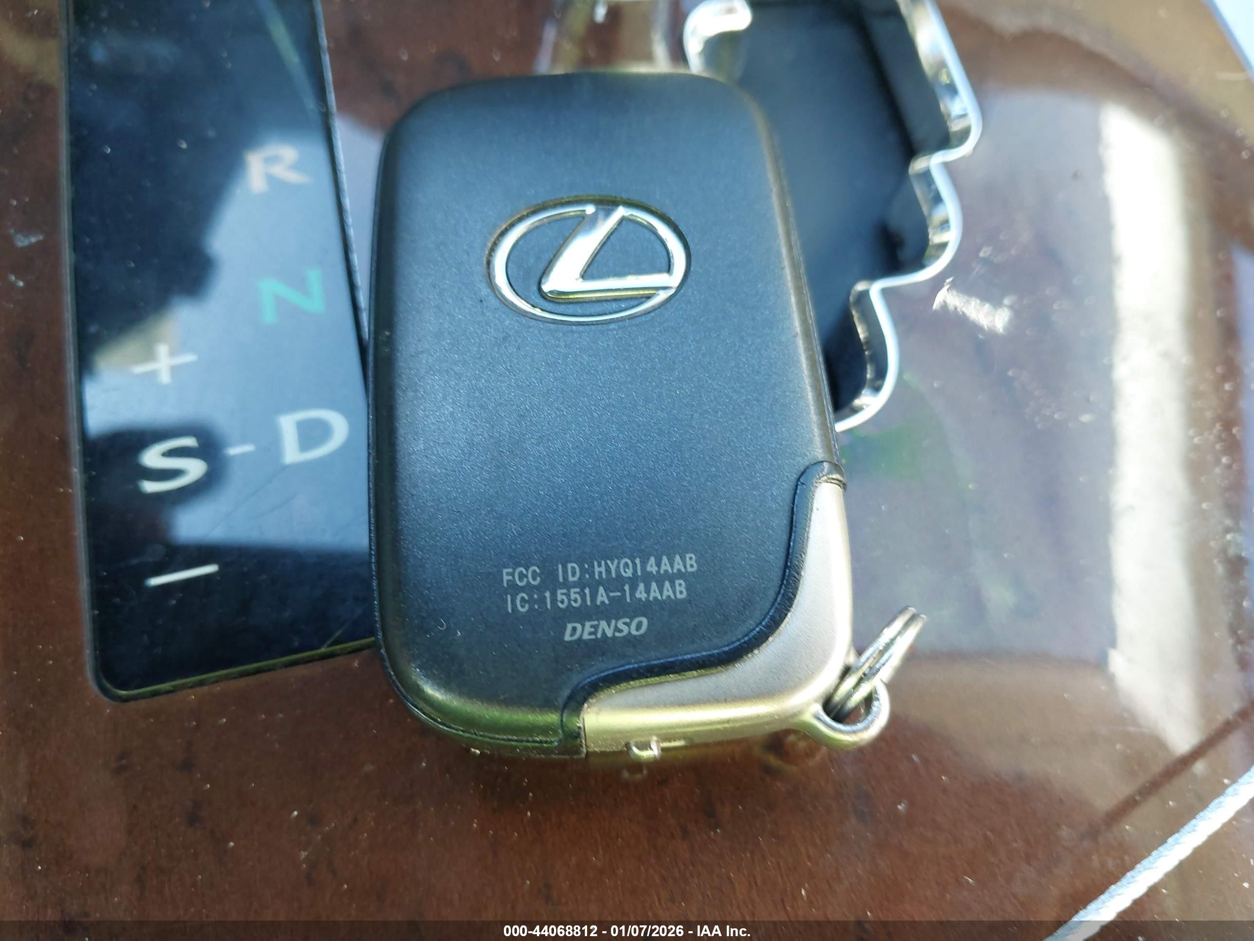 LEXUS IS image 11