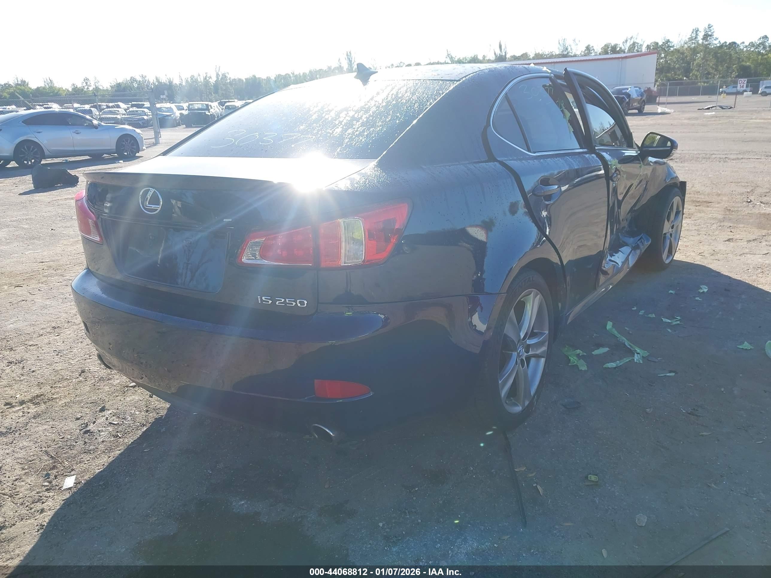 LEXUS IS image 4