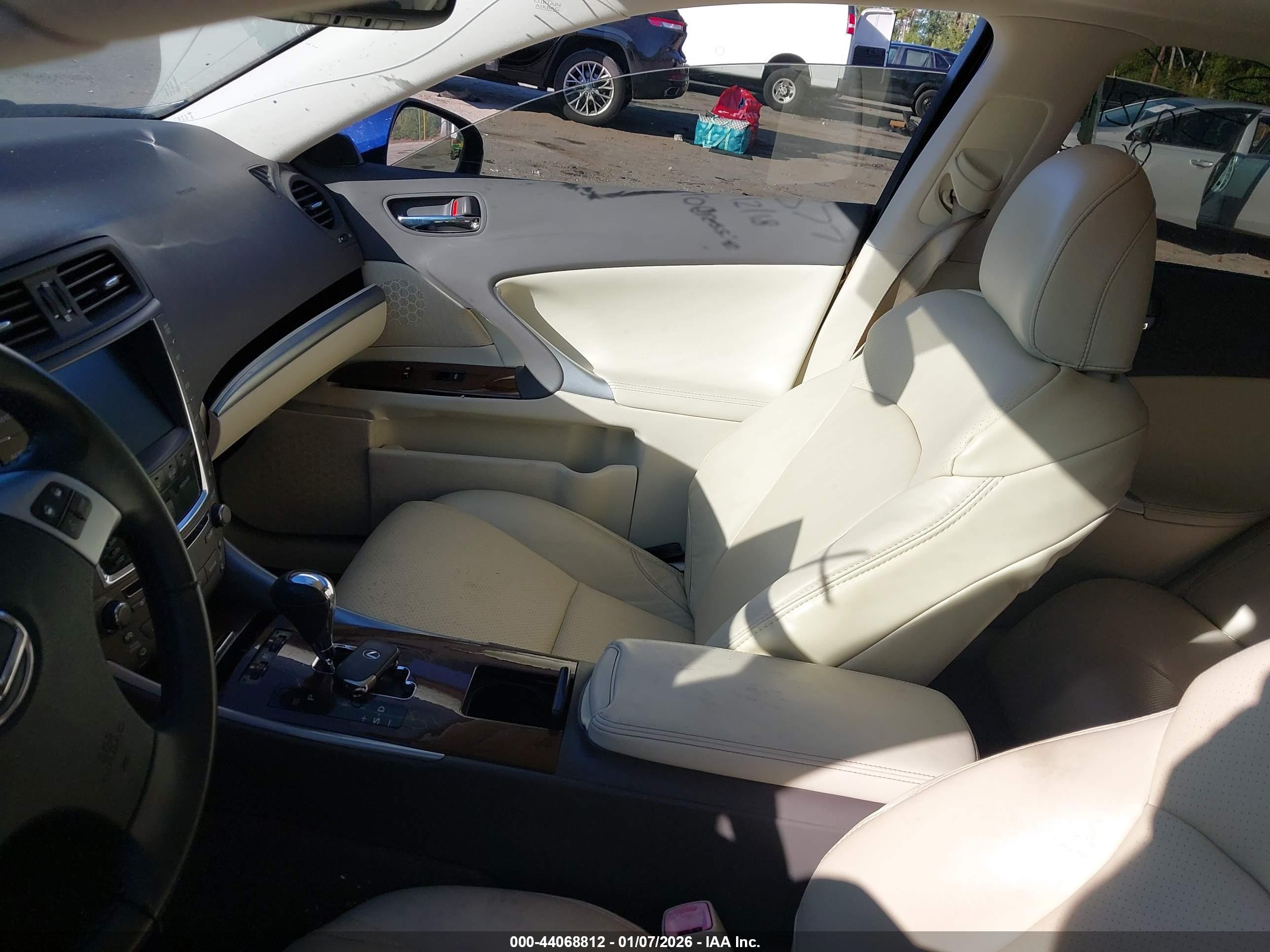 LEXUS IS image 5