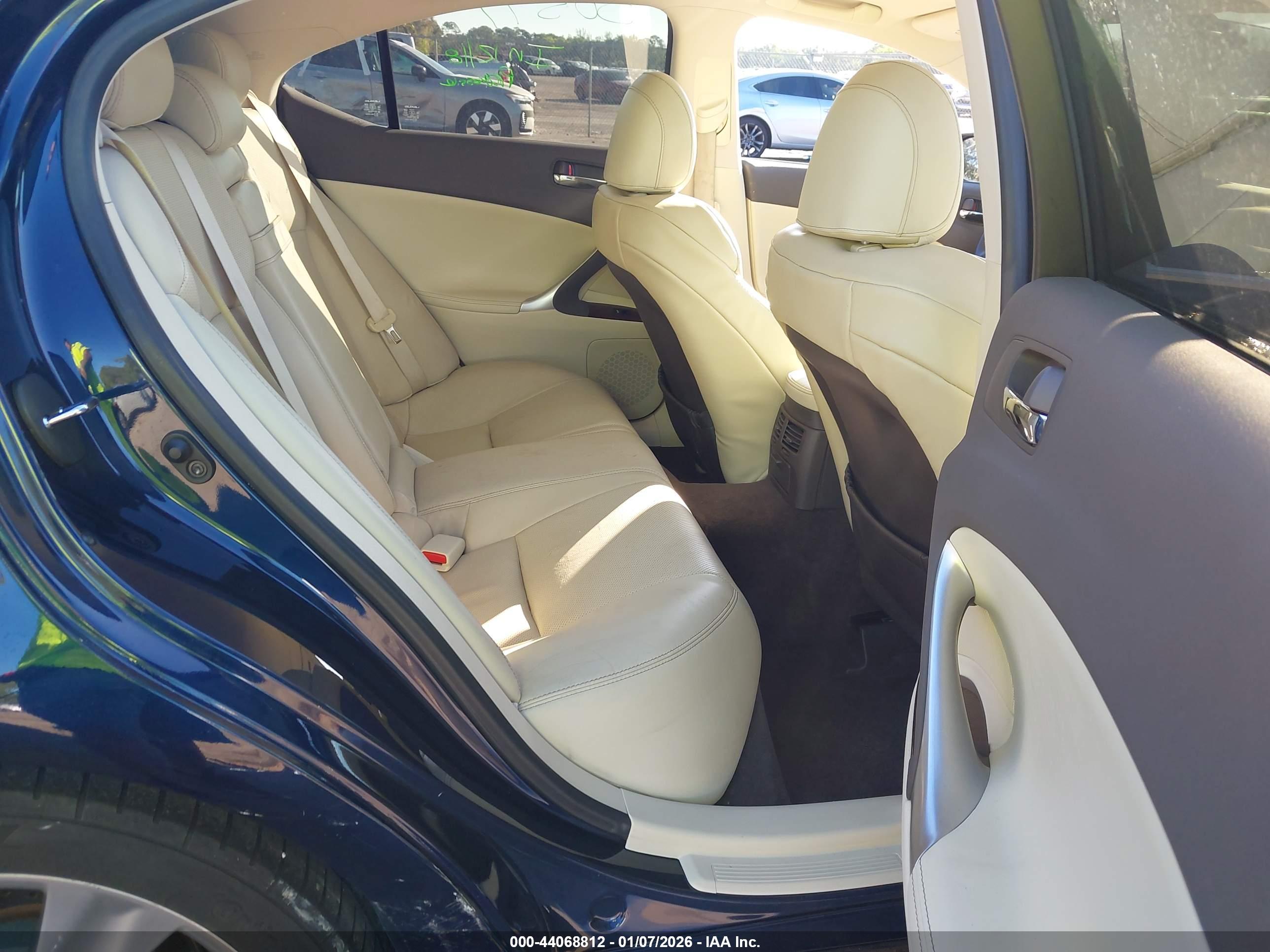 LEXUS IS image 8