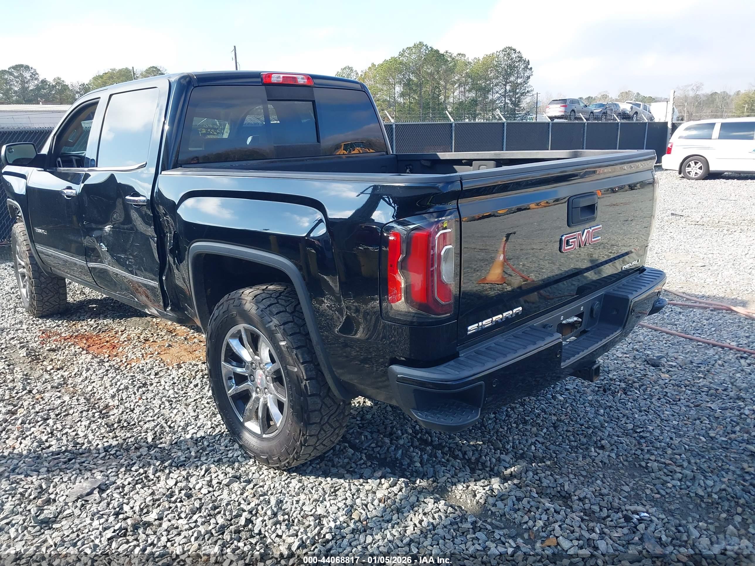 GMC SIERRA image 3