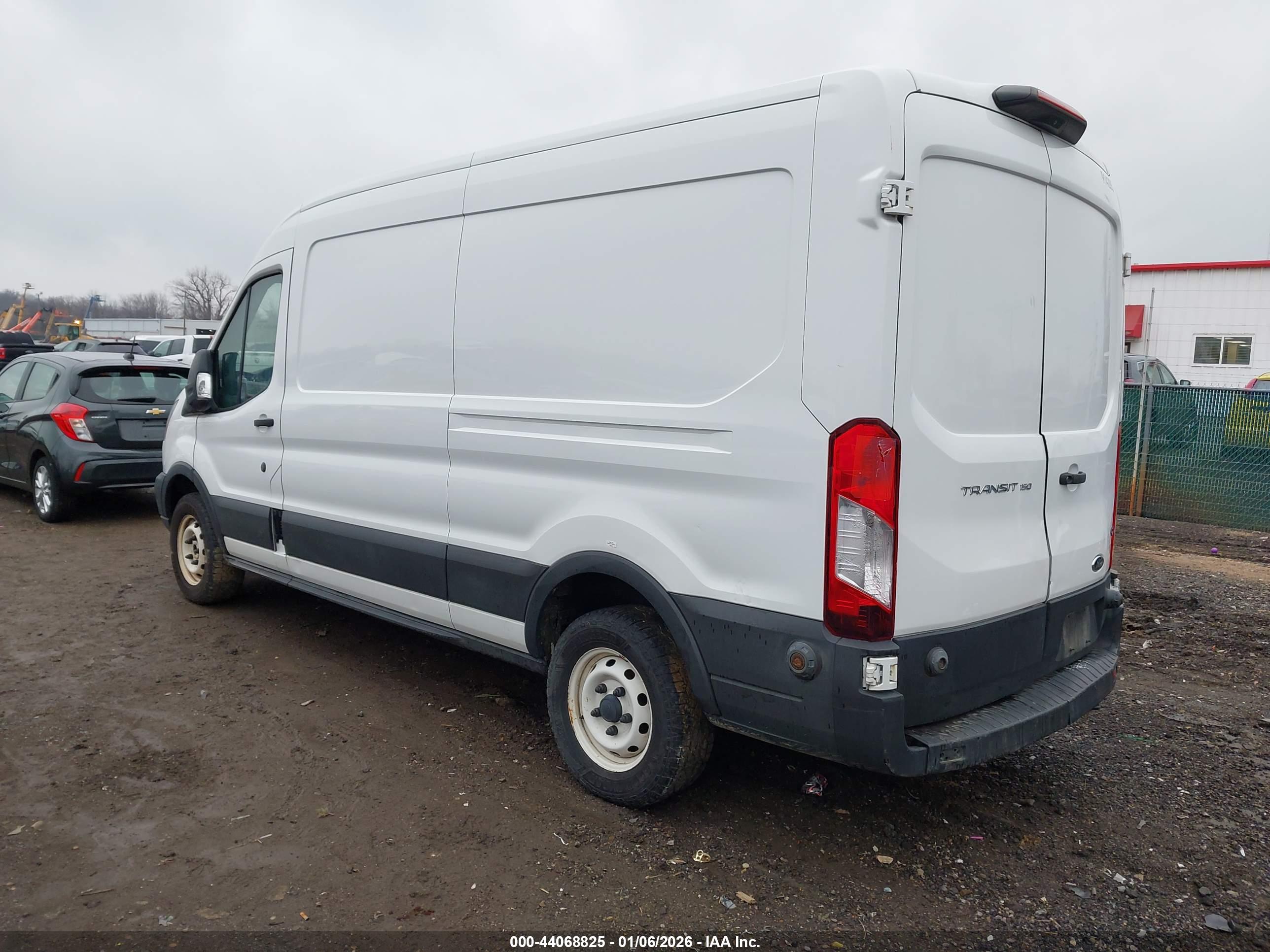 FORD TRANSIT-150 image 3
