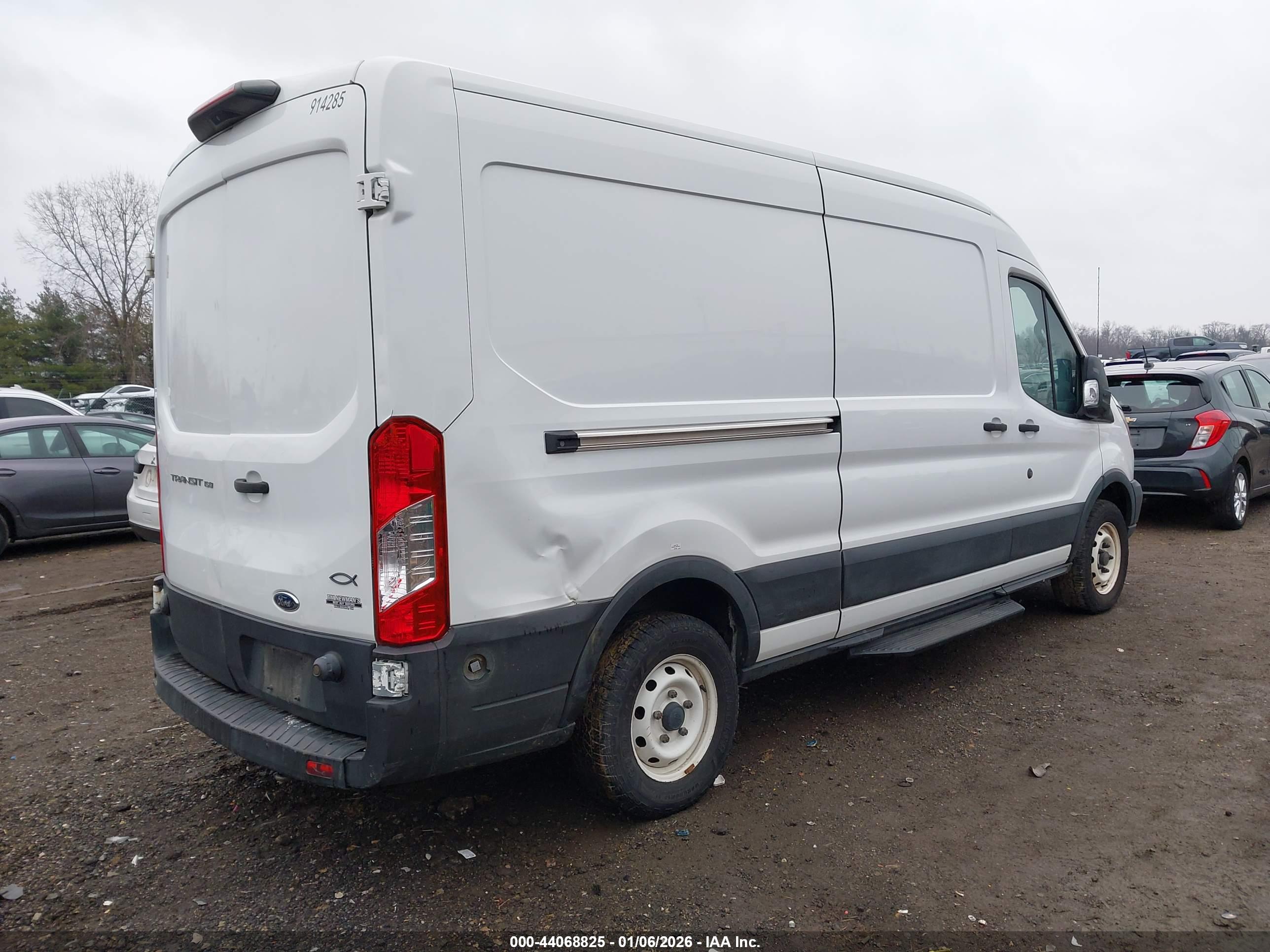FORD TRANSIT-150 image 4