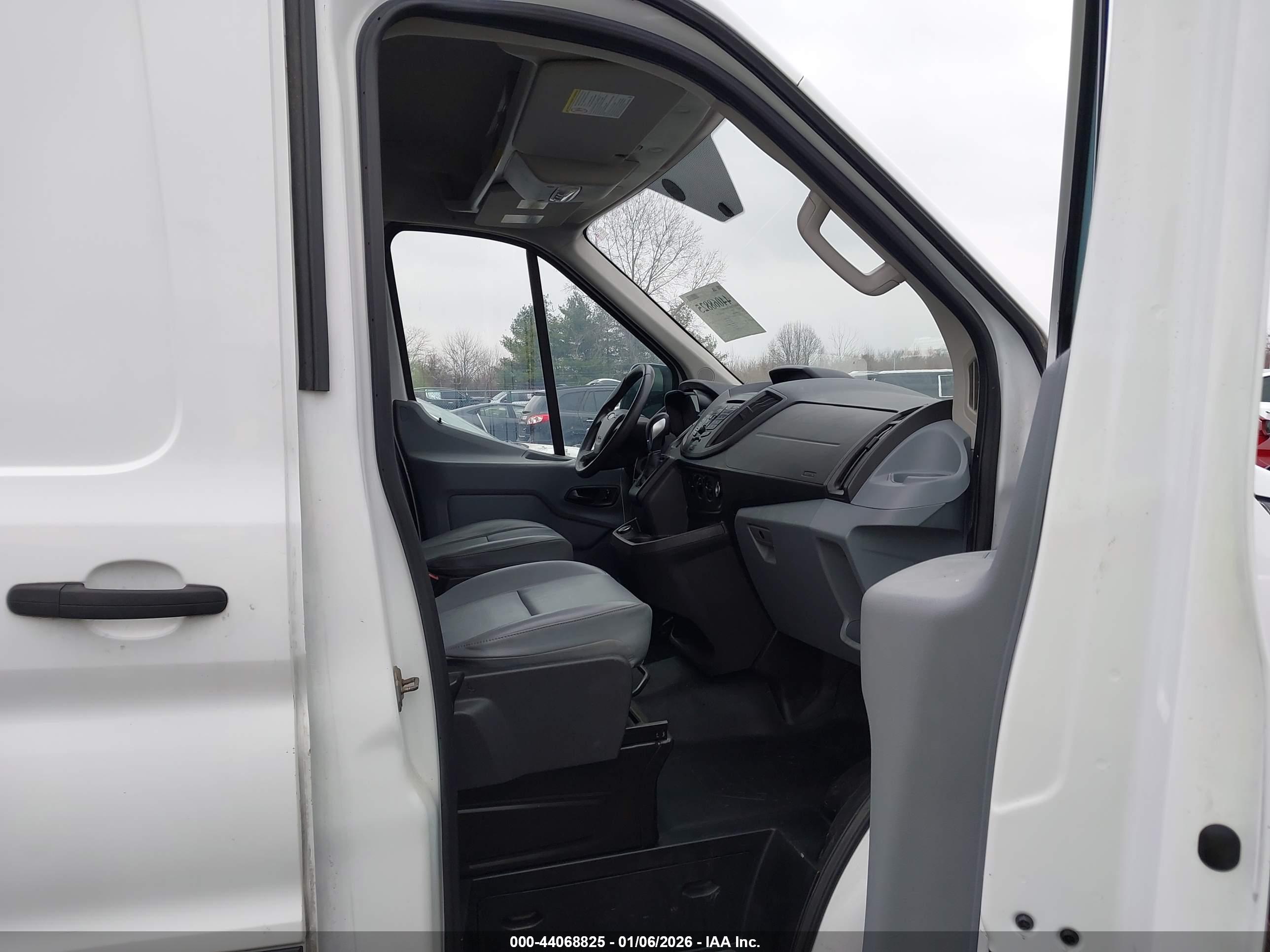 FORD TRANSIT-150 image 5