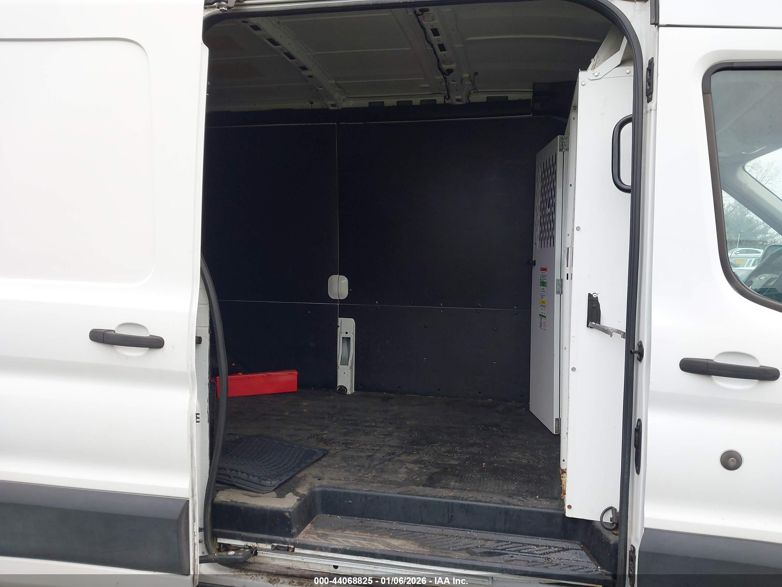 FORD TRANSIT-150 image 8