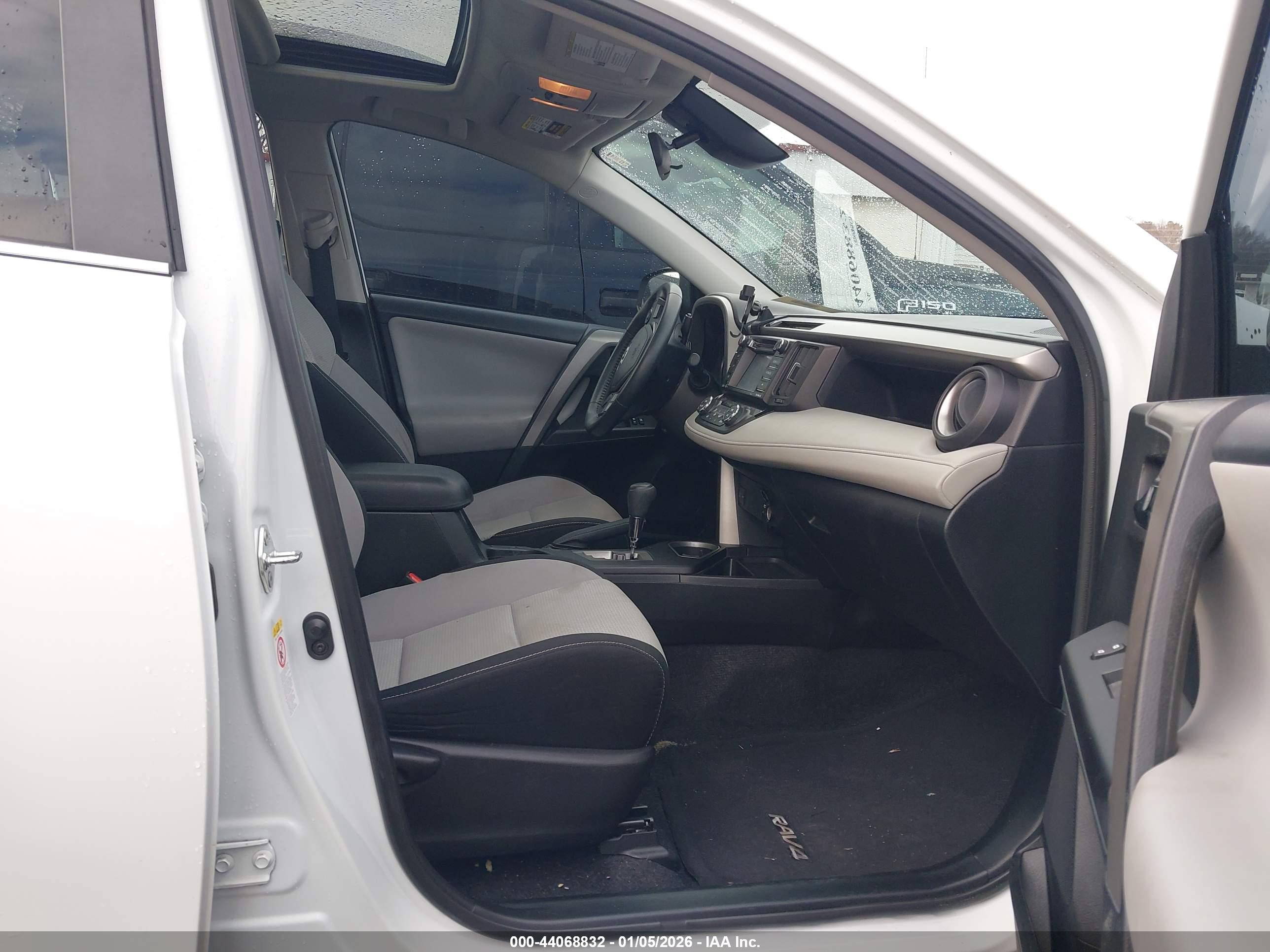TOYOTA RAV4 image 5
