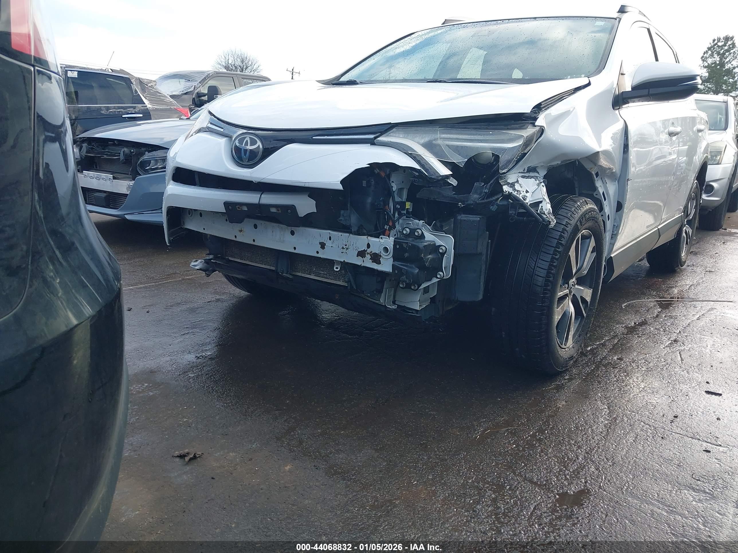 TOYOTA RAV4 image 6
