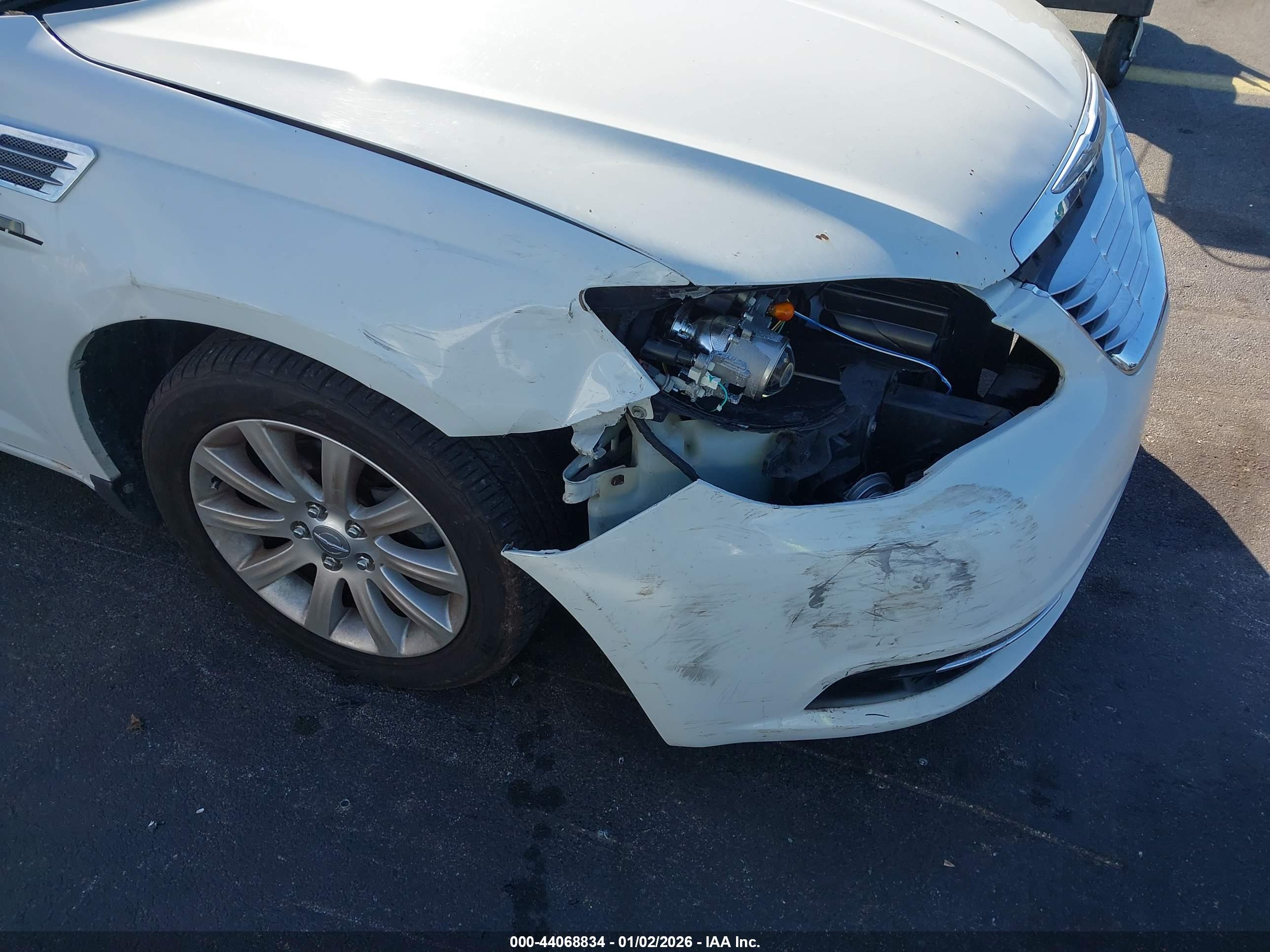 CHRYSLER 200 image 6