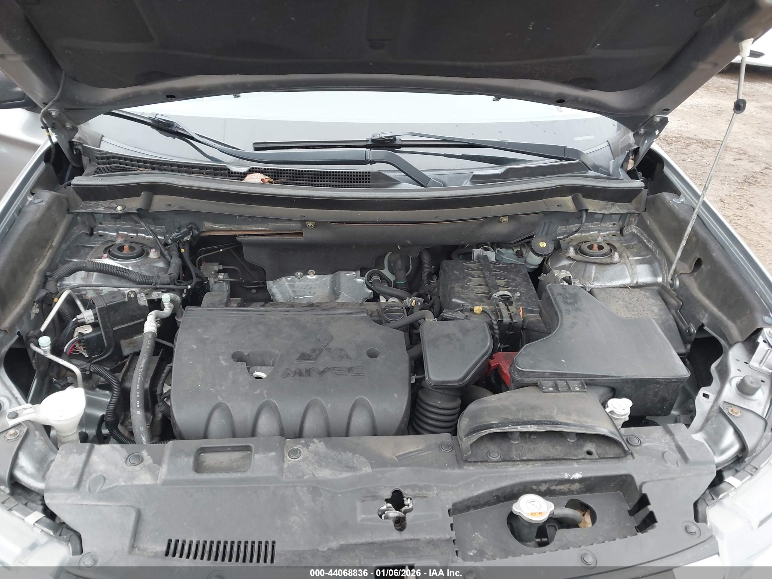 MITSUBISHI OUTLANDER image 10