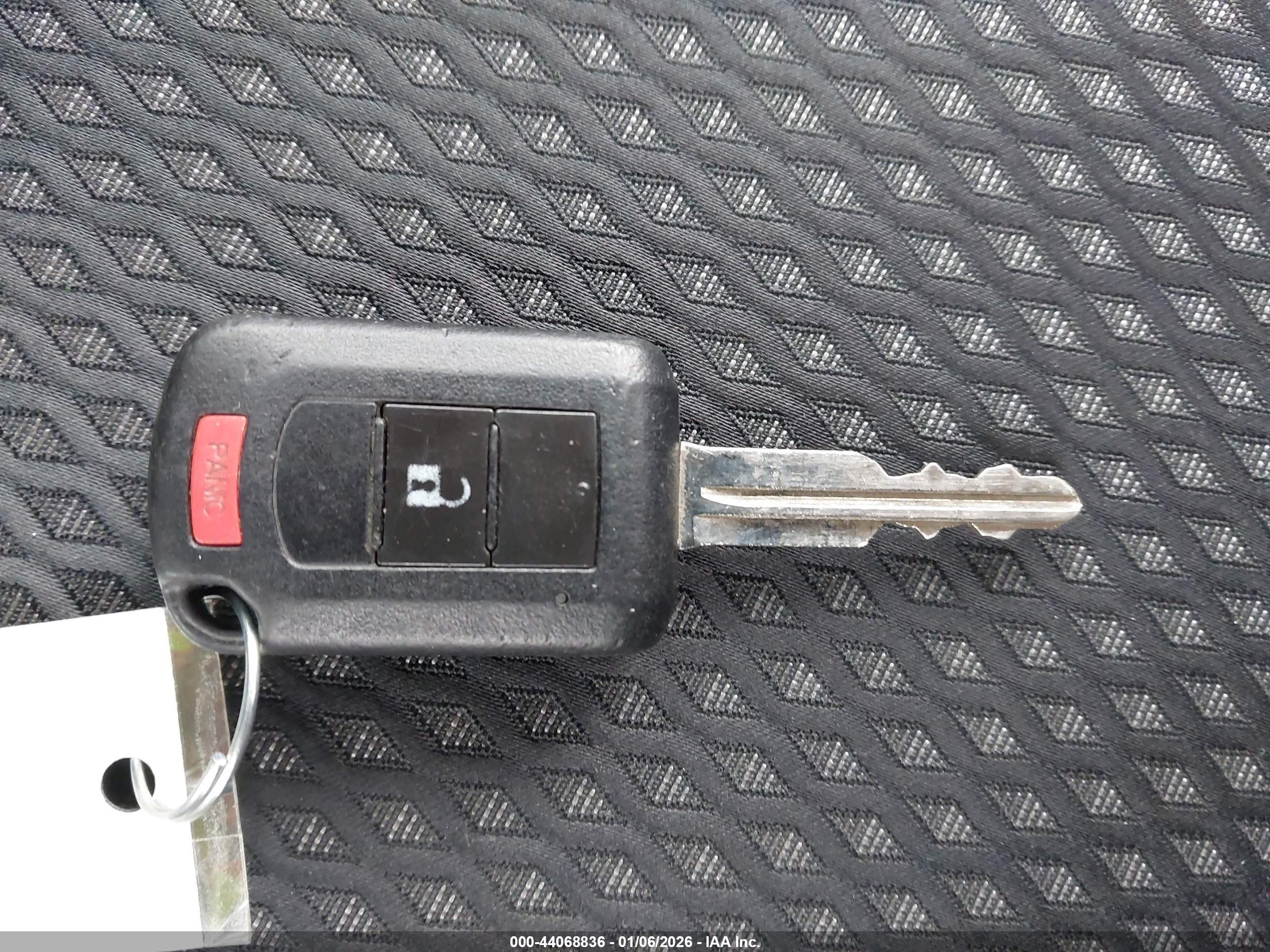 MITSUBISHI OUTLANDER image 11