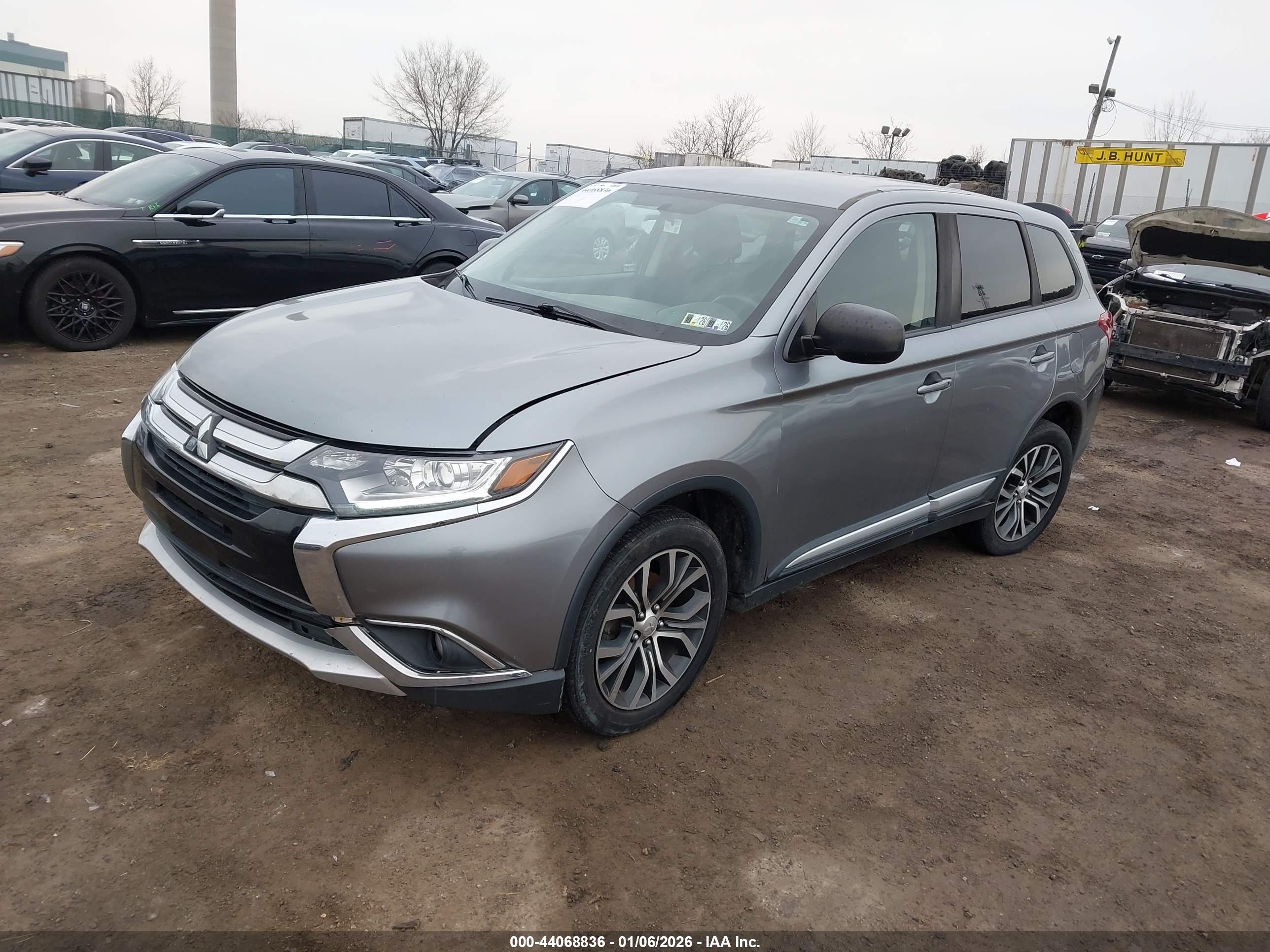 MITSUBISHI OUTLANDER image 2