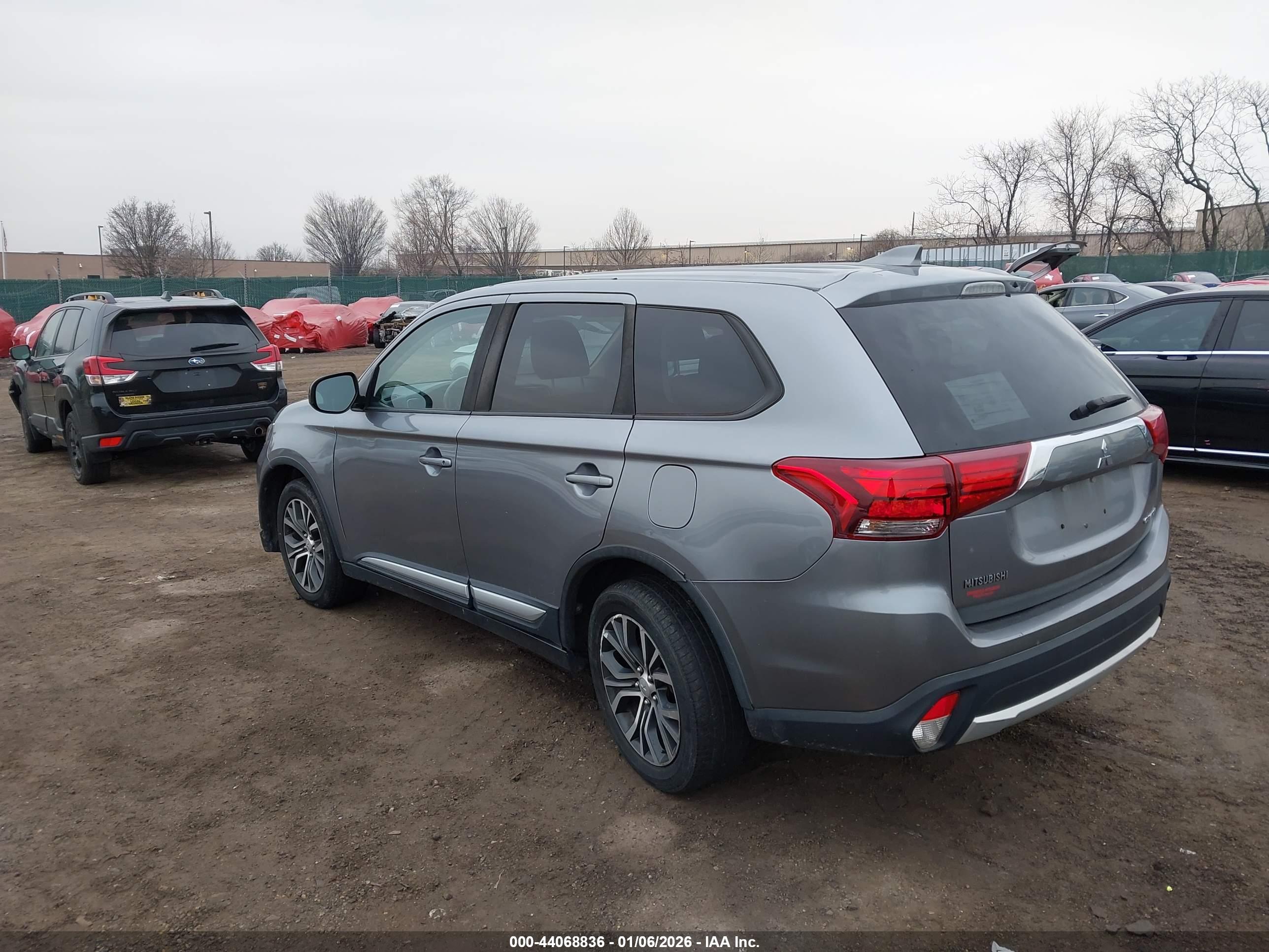 MITSUBISHI OUTLANDER image 3