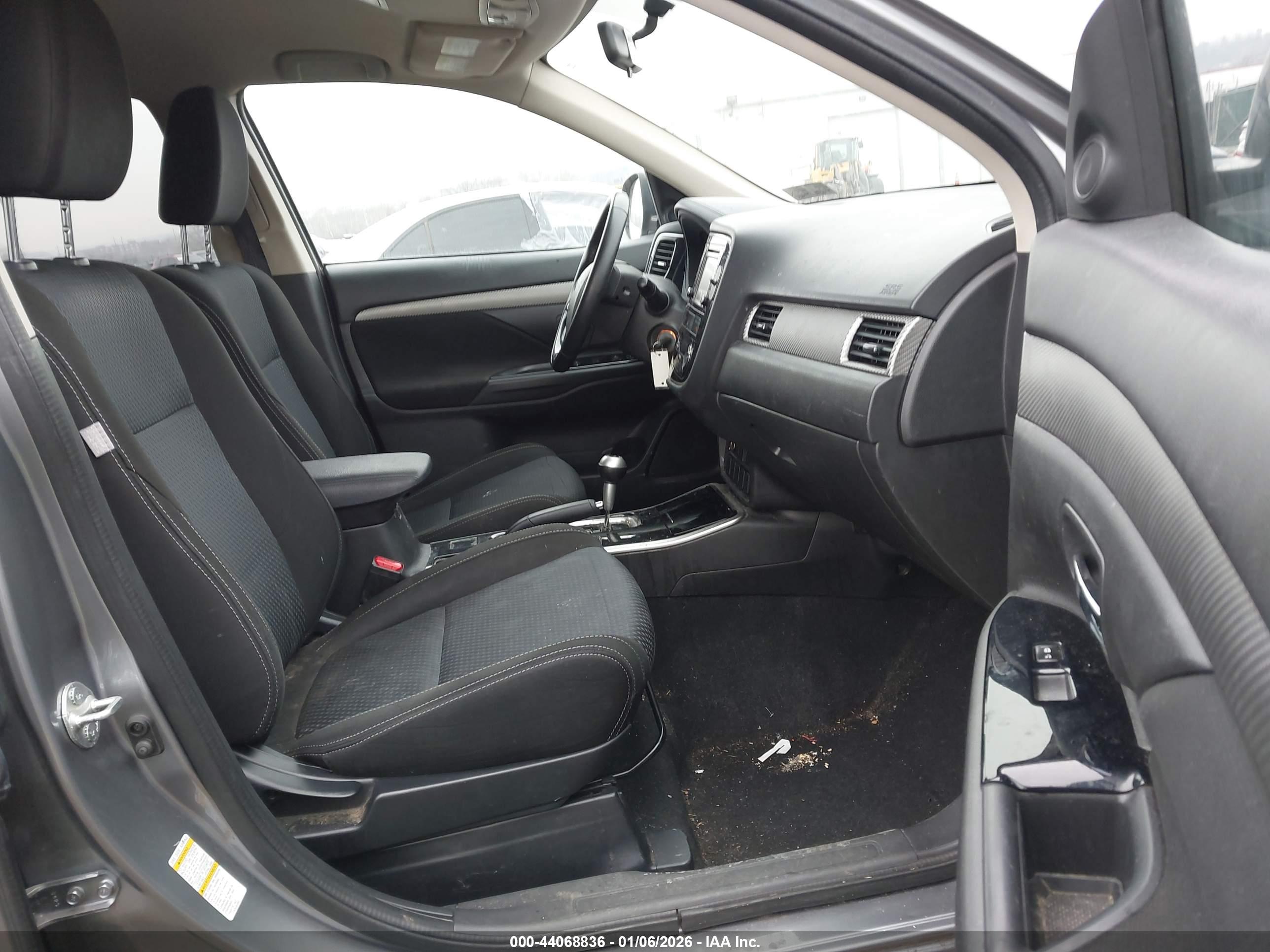 MITSUBISHI OUTLANDER image 5