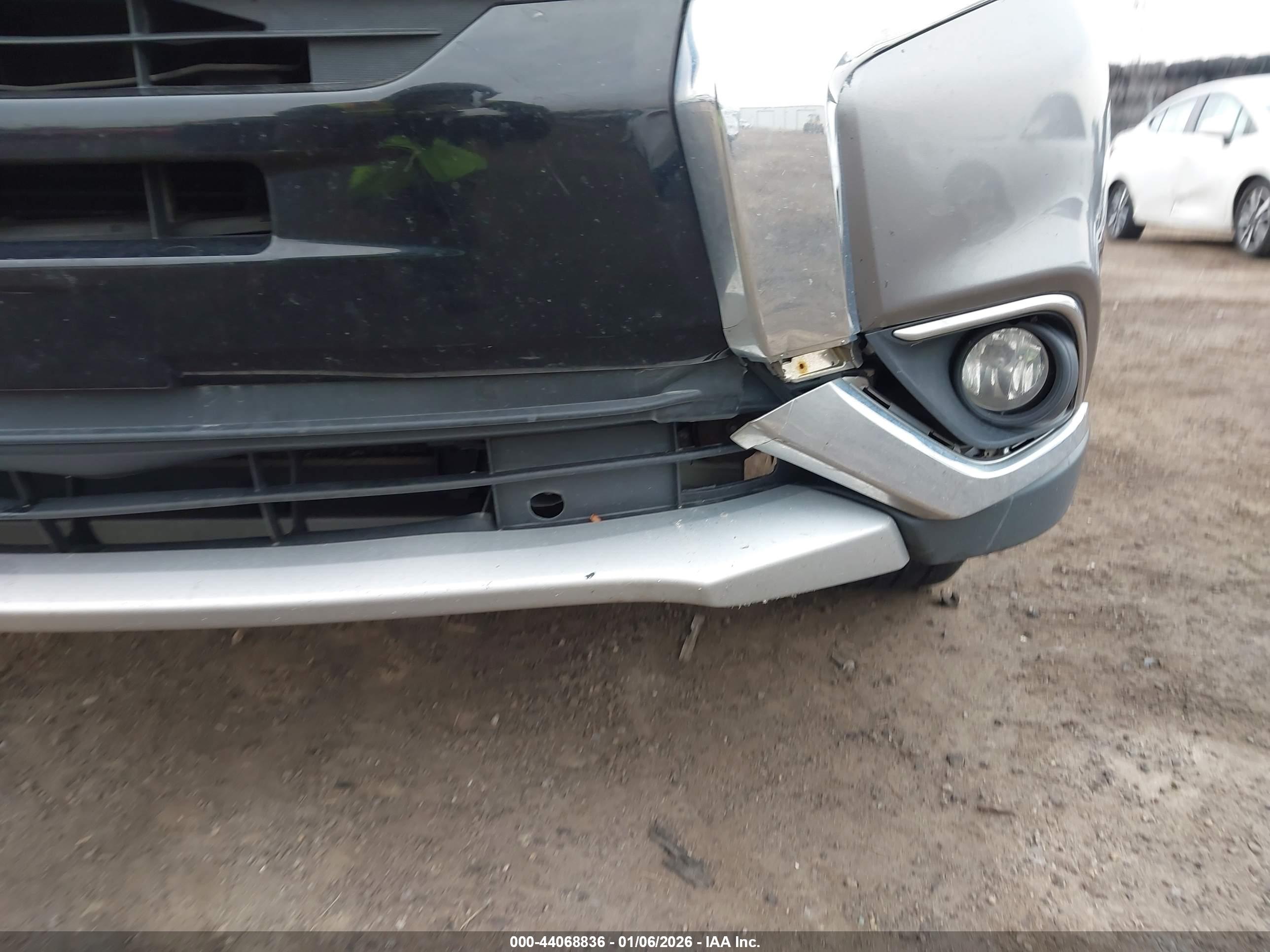 MITSUBISHI OUTLANDER image 6