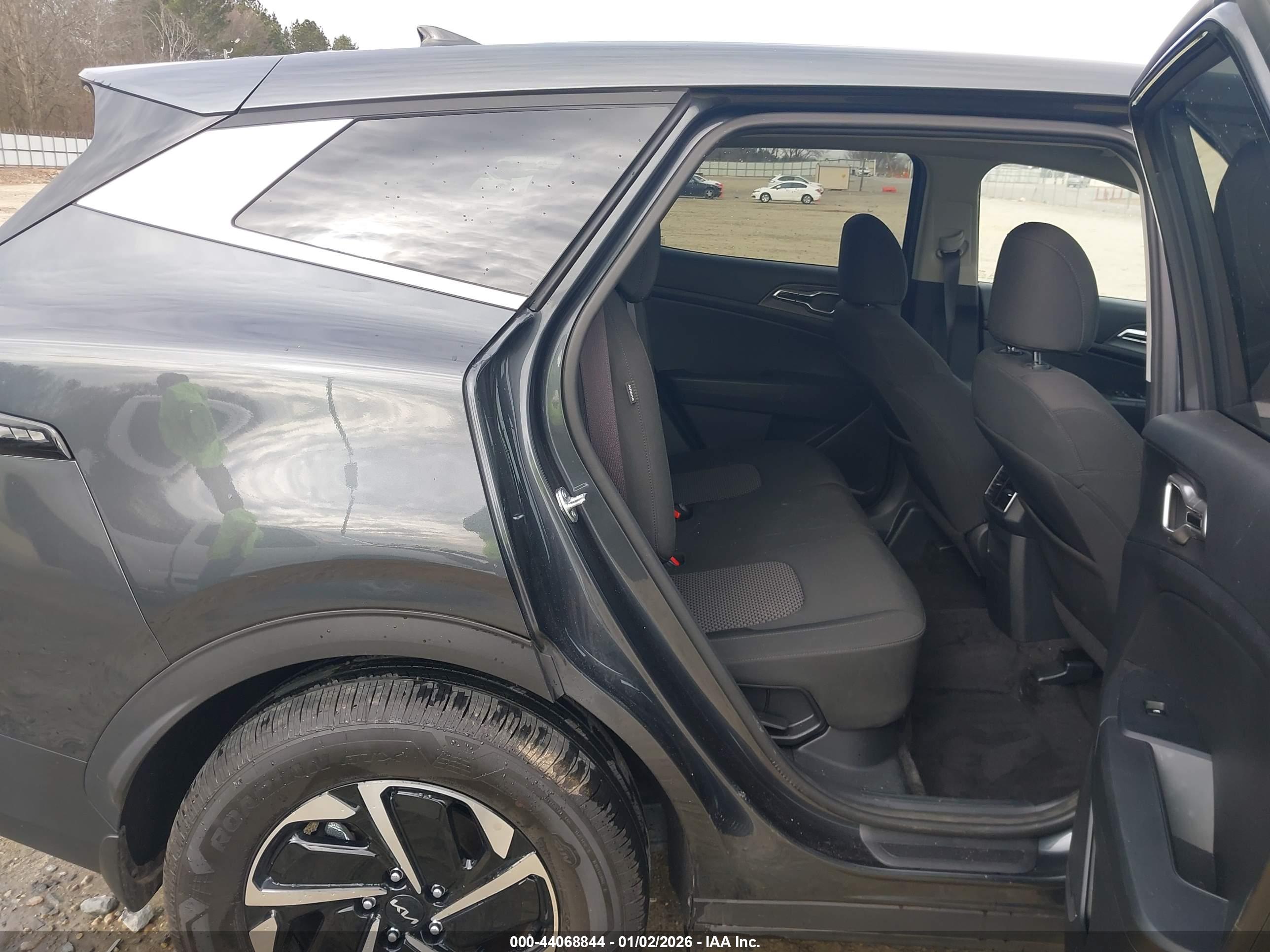 KIA SPORTAGE image 8