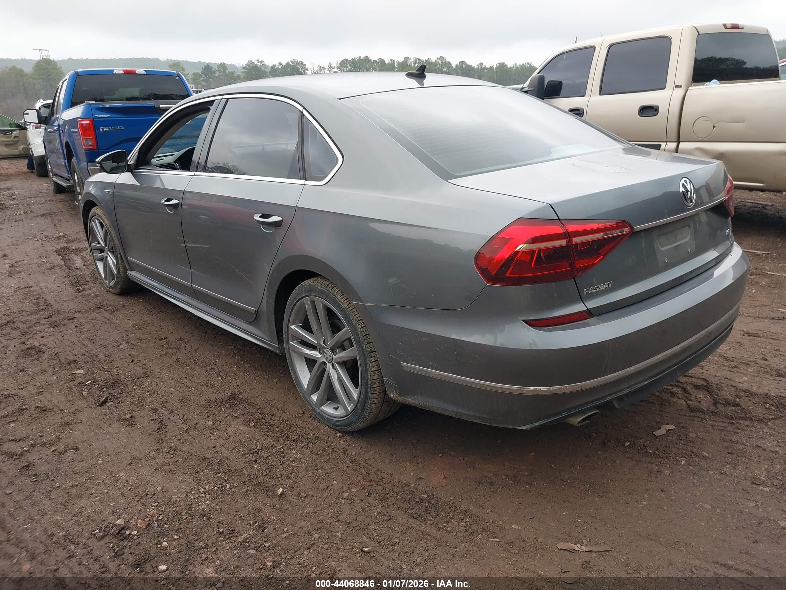 VOLKSWAGEN PASSAT image 3