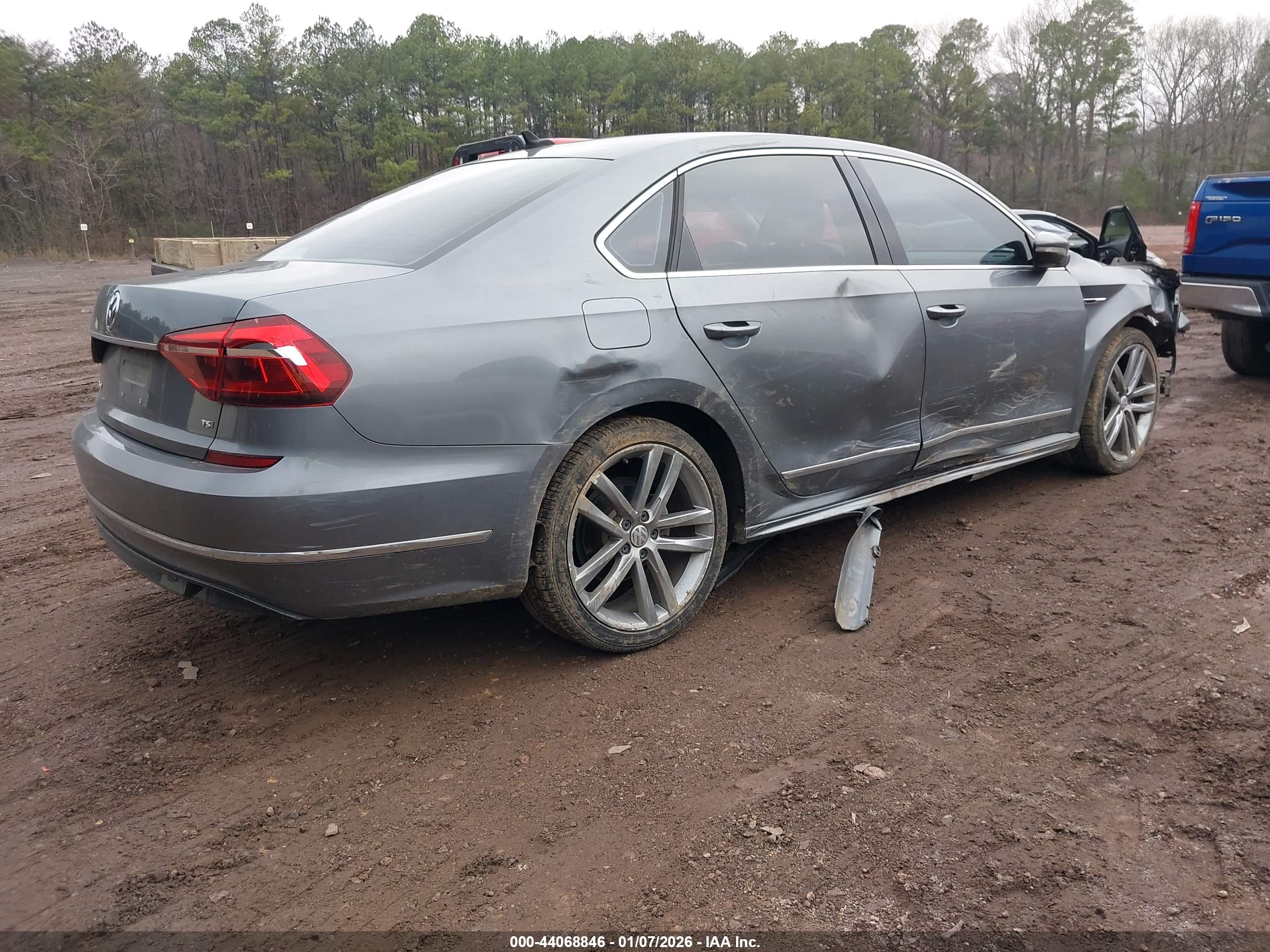 VOLKSWAGEN PASSAT image 4
