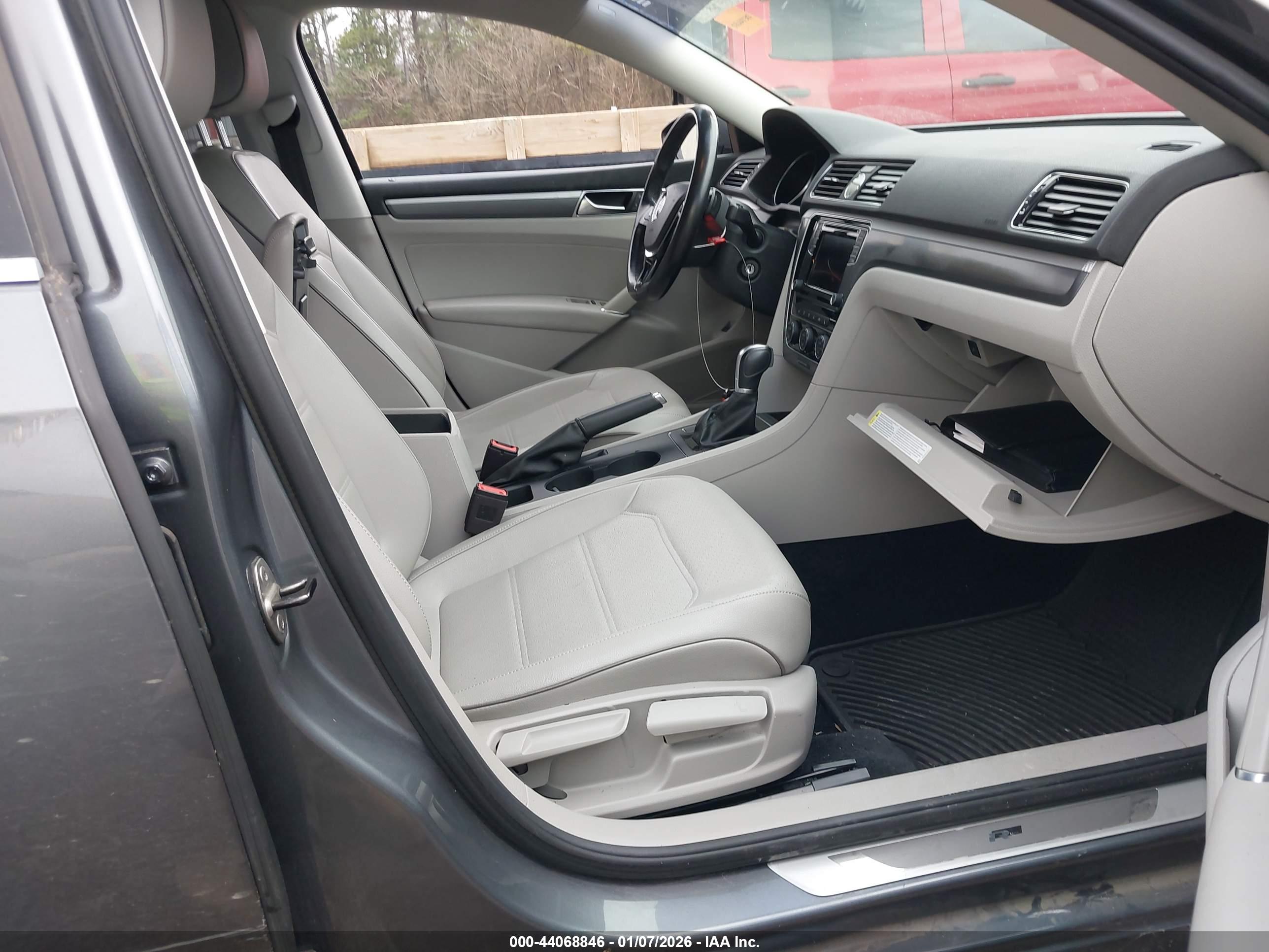 VOLKSWAGEN PASSAT image 5