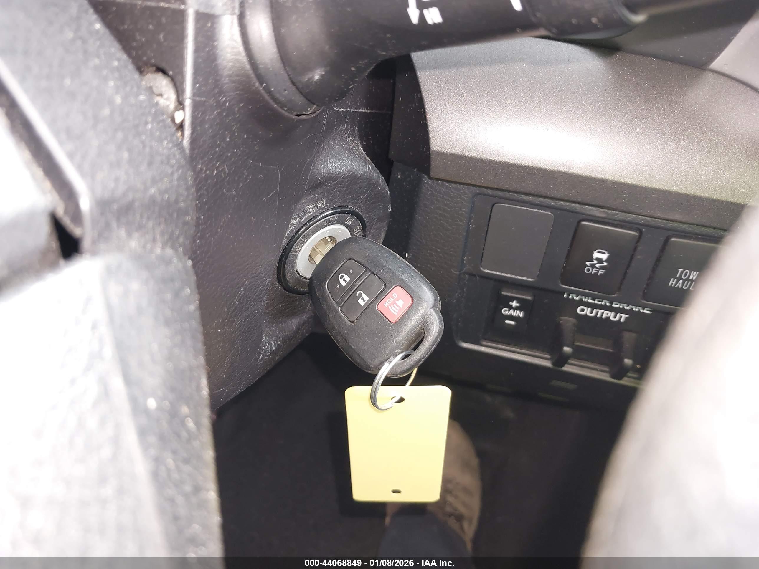 TOYOTA TUNDRA image 11