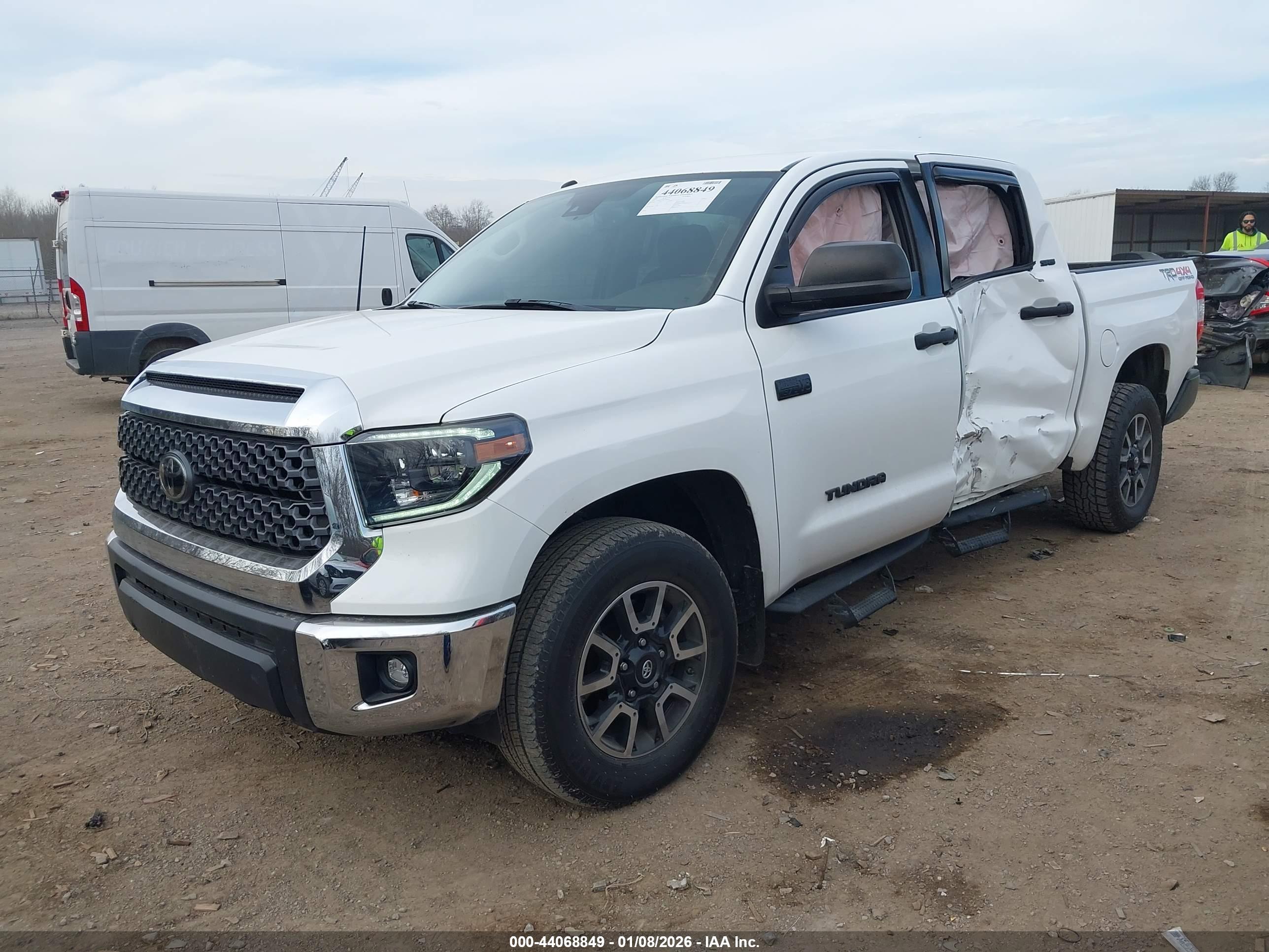TOYOTA TUNDRA image 2