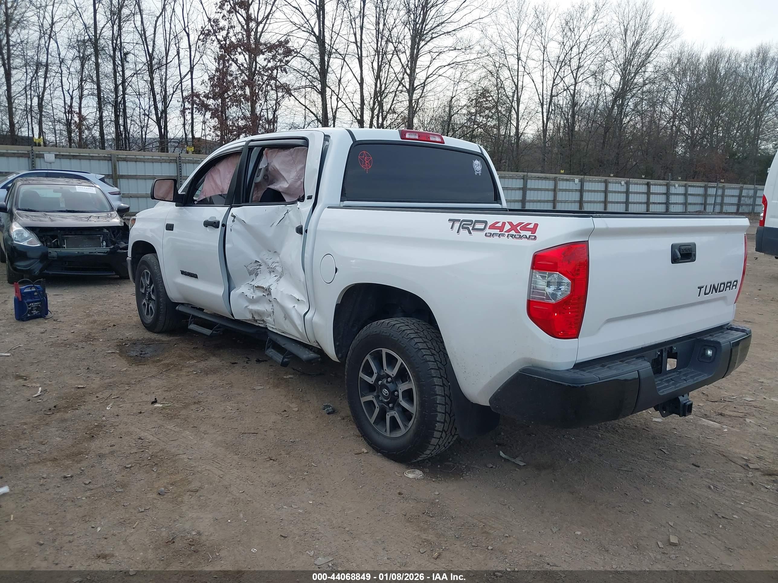 TOYOTA TUNDRA image 3