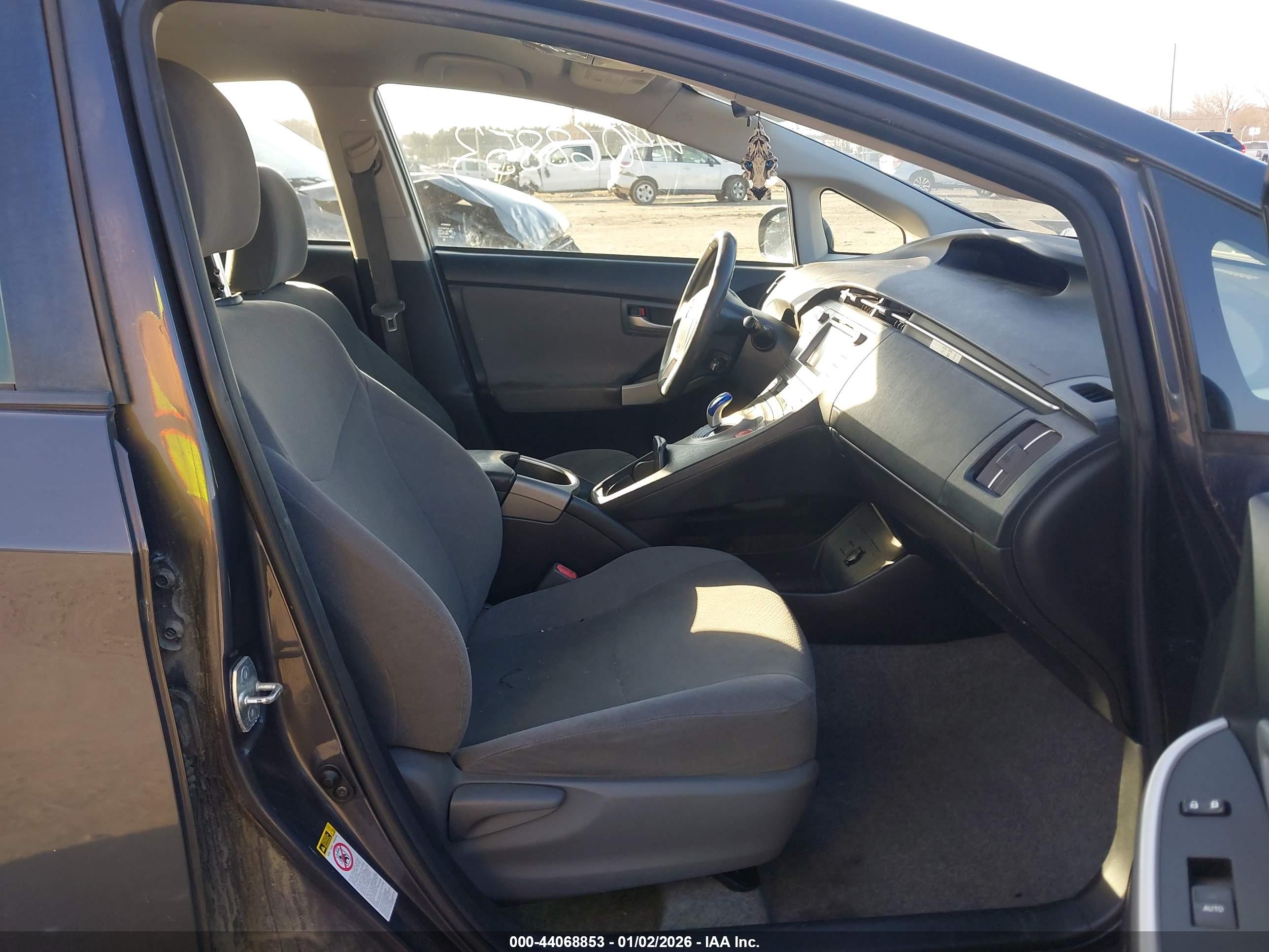TOYOTA PRIUS image 5