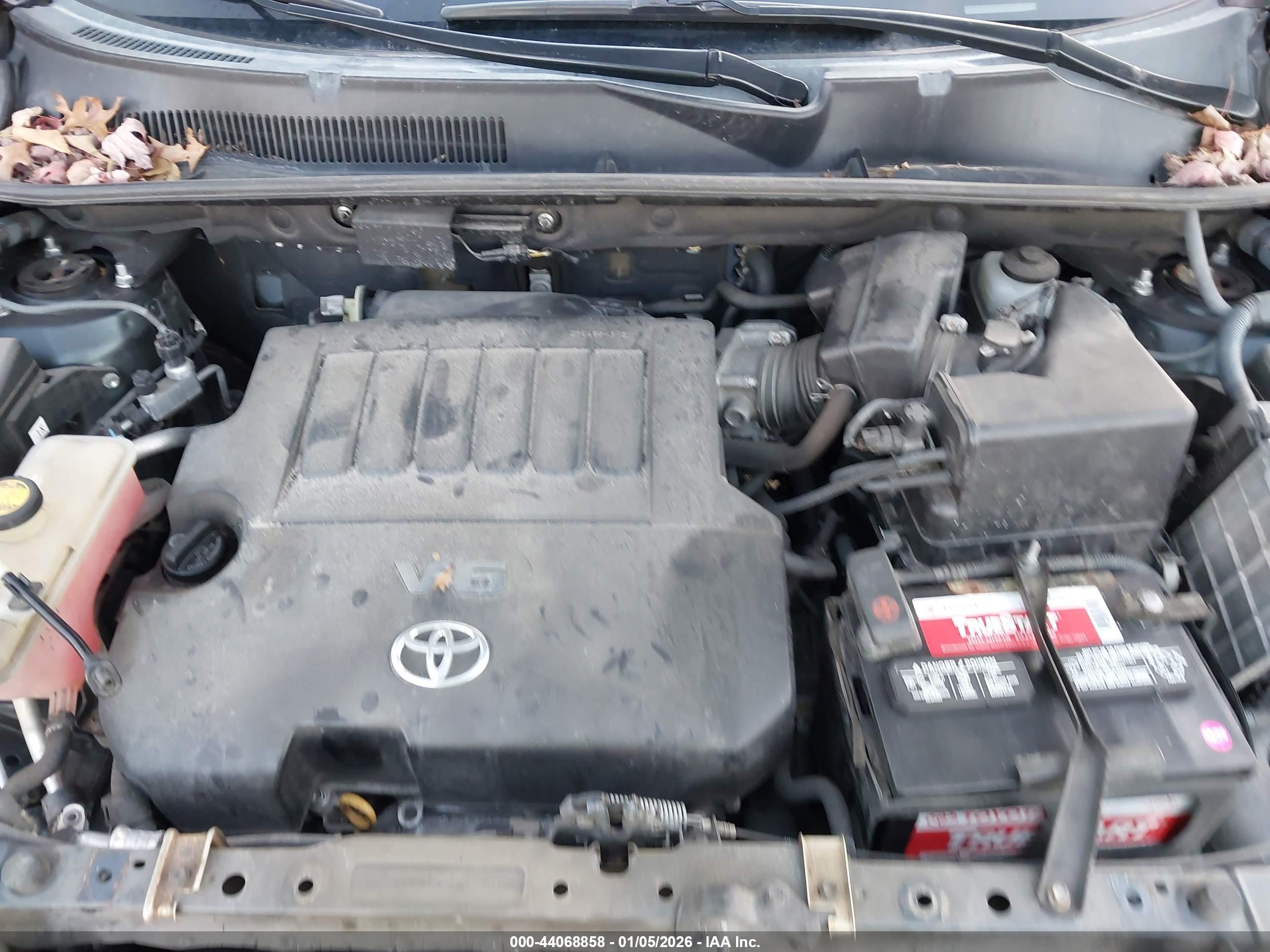 TOYOTA RAV4 image 10