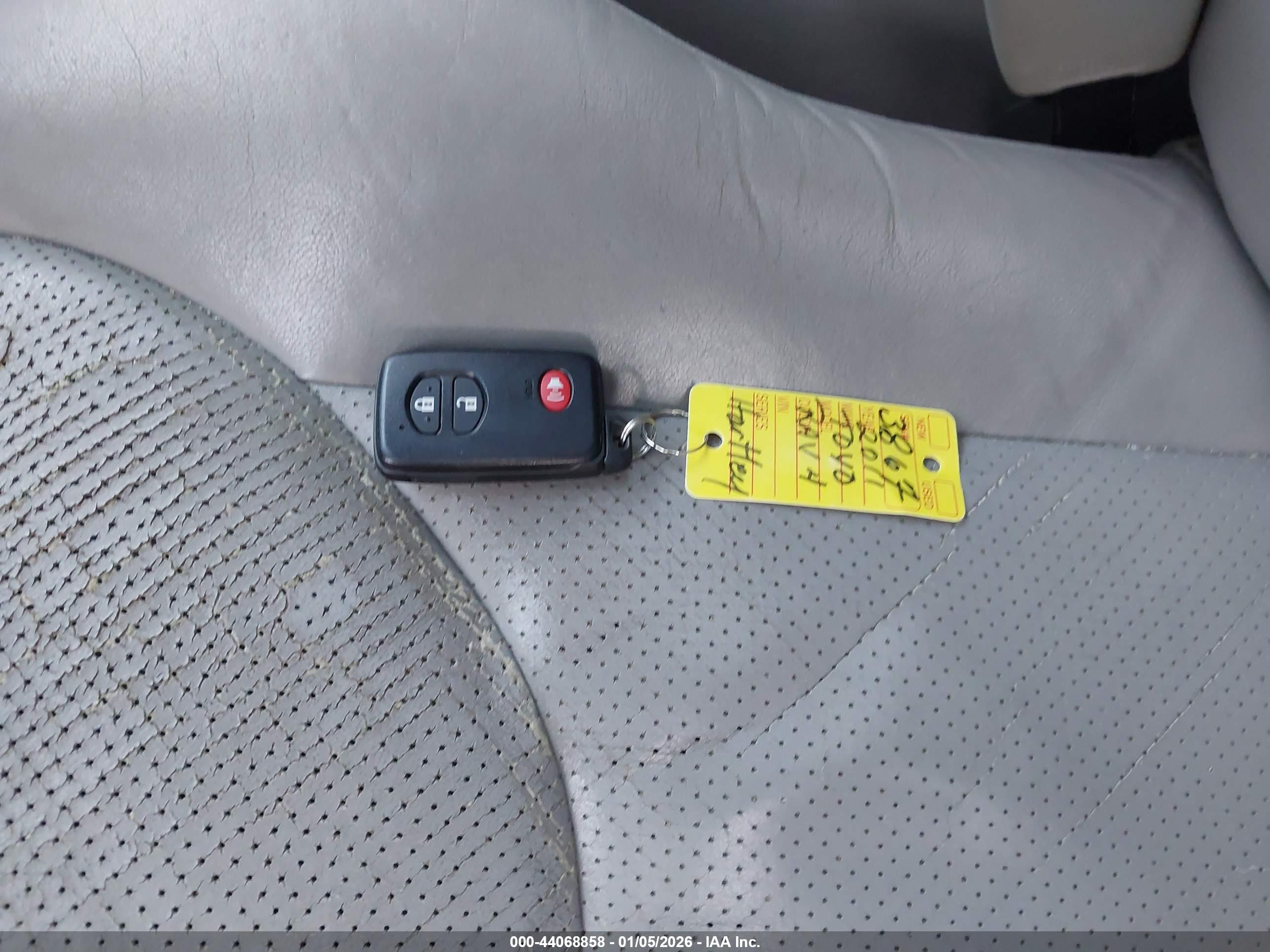 TOYOTA RAV4 image 11