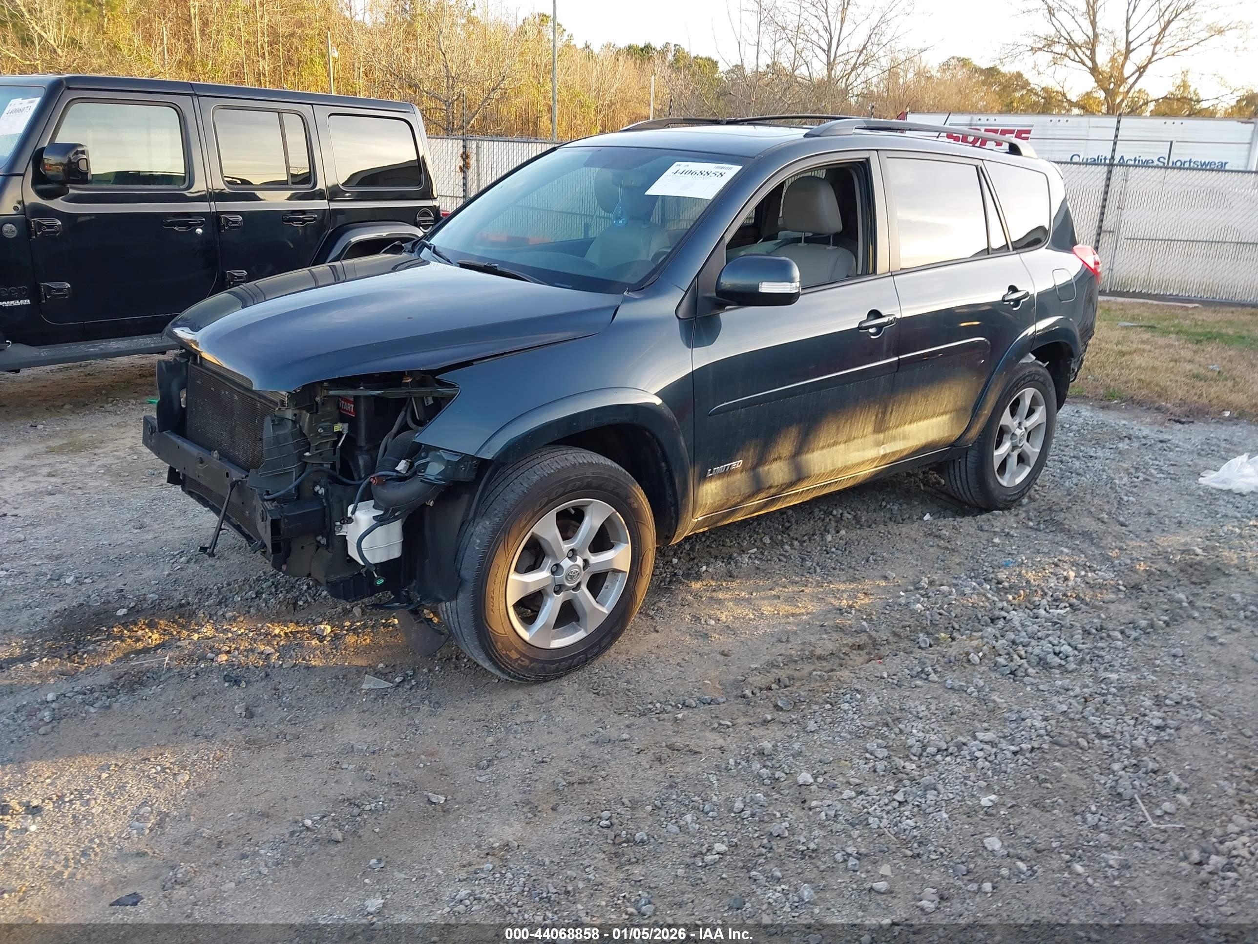 TOYOTA RAV4 image 2