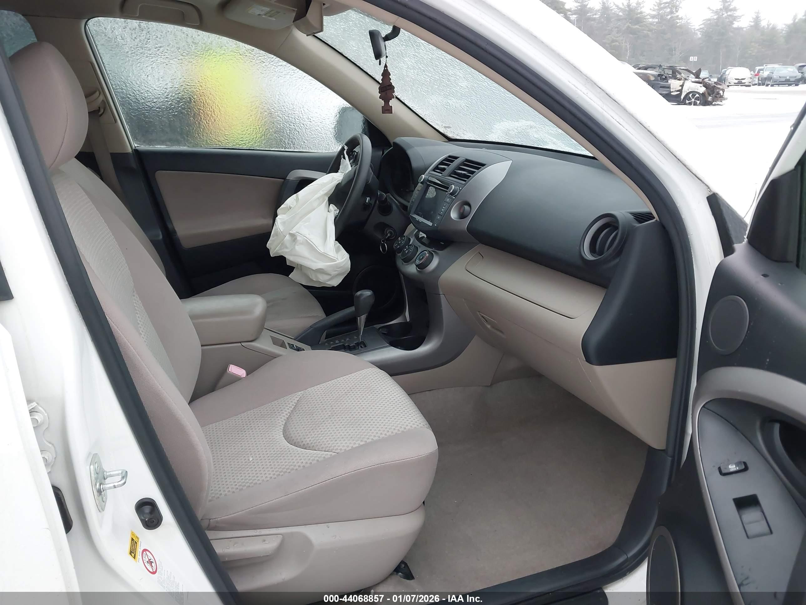 TOYOTA RAV4 image 5